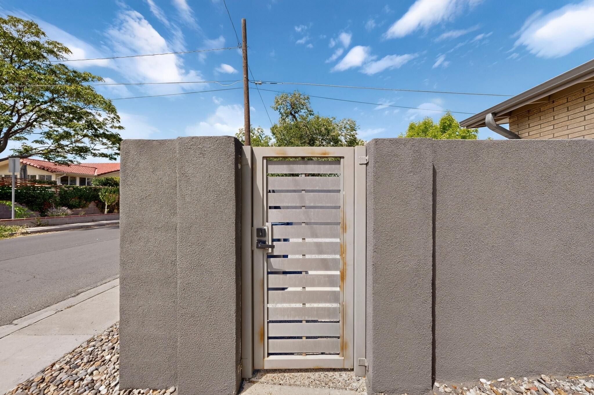 Photo 17 — 701 Alvarado Drive NE