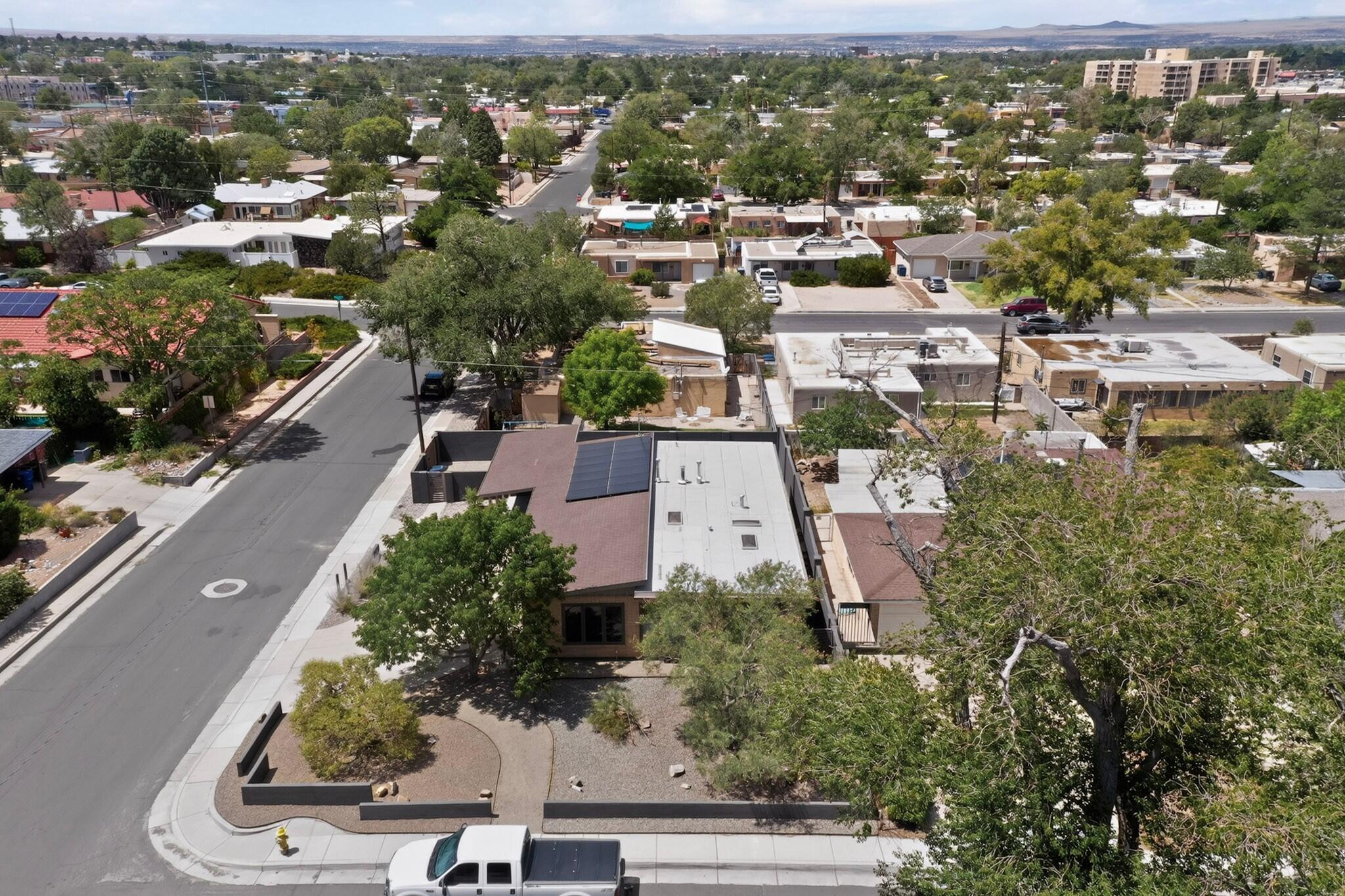 Photo 15 — 701 Alvarado Drive NE