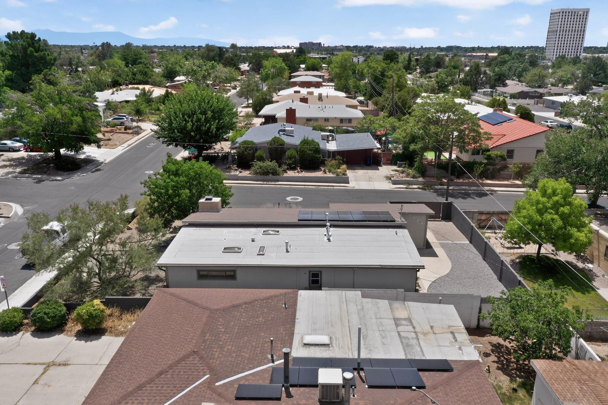 Photo 14 — 701 Alvarado Drive NE