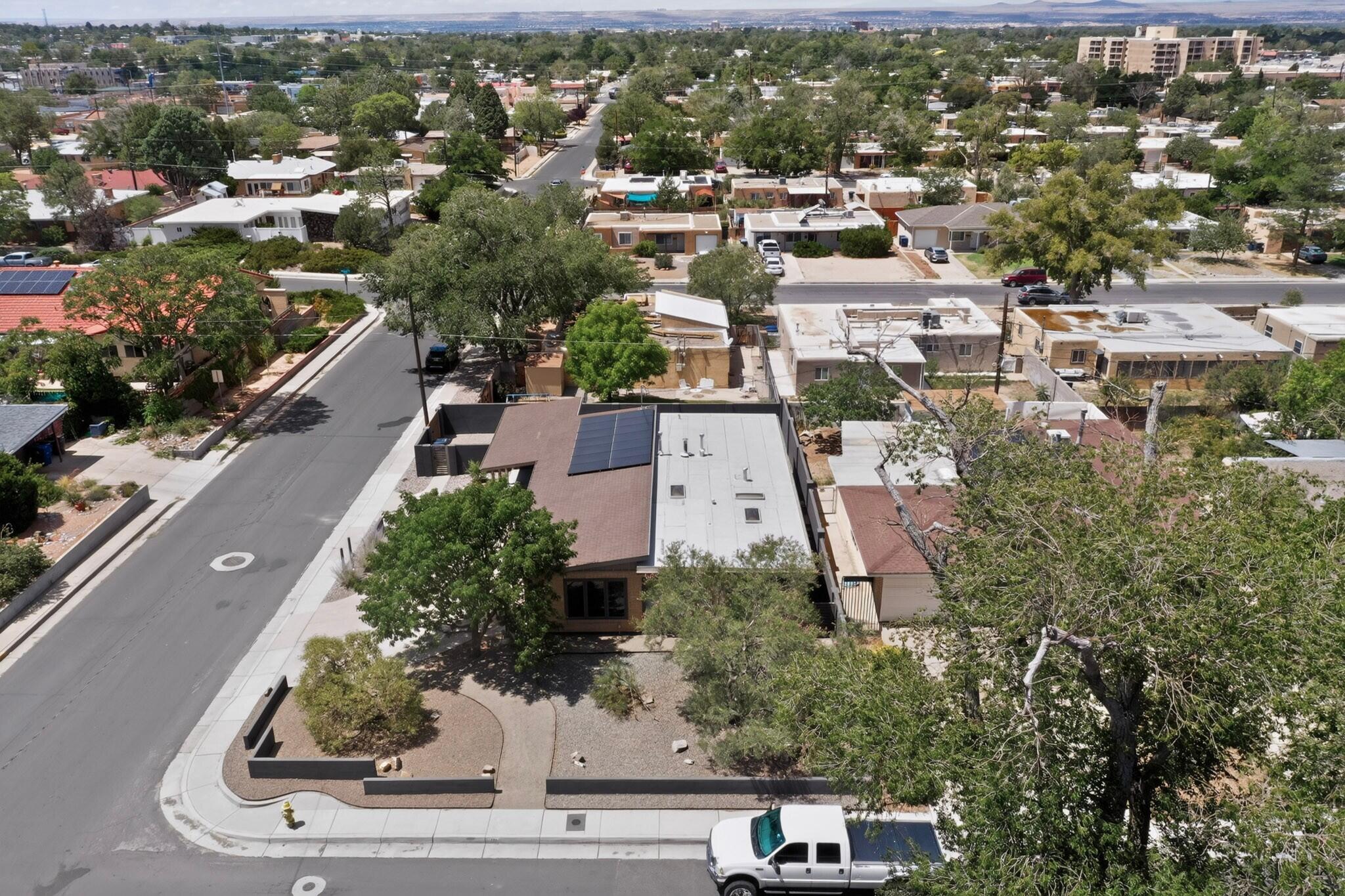 Photo 13 — 701 Alvarado Drive NE