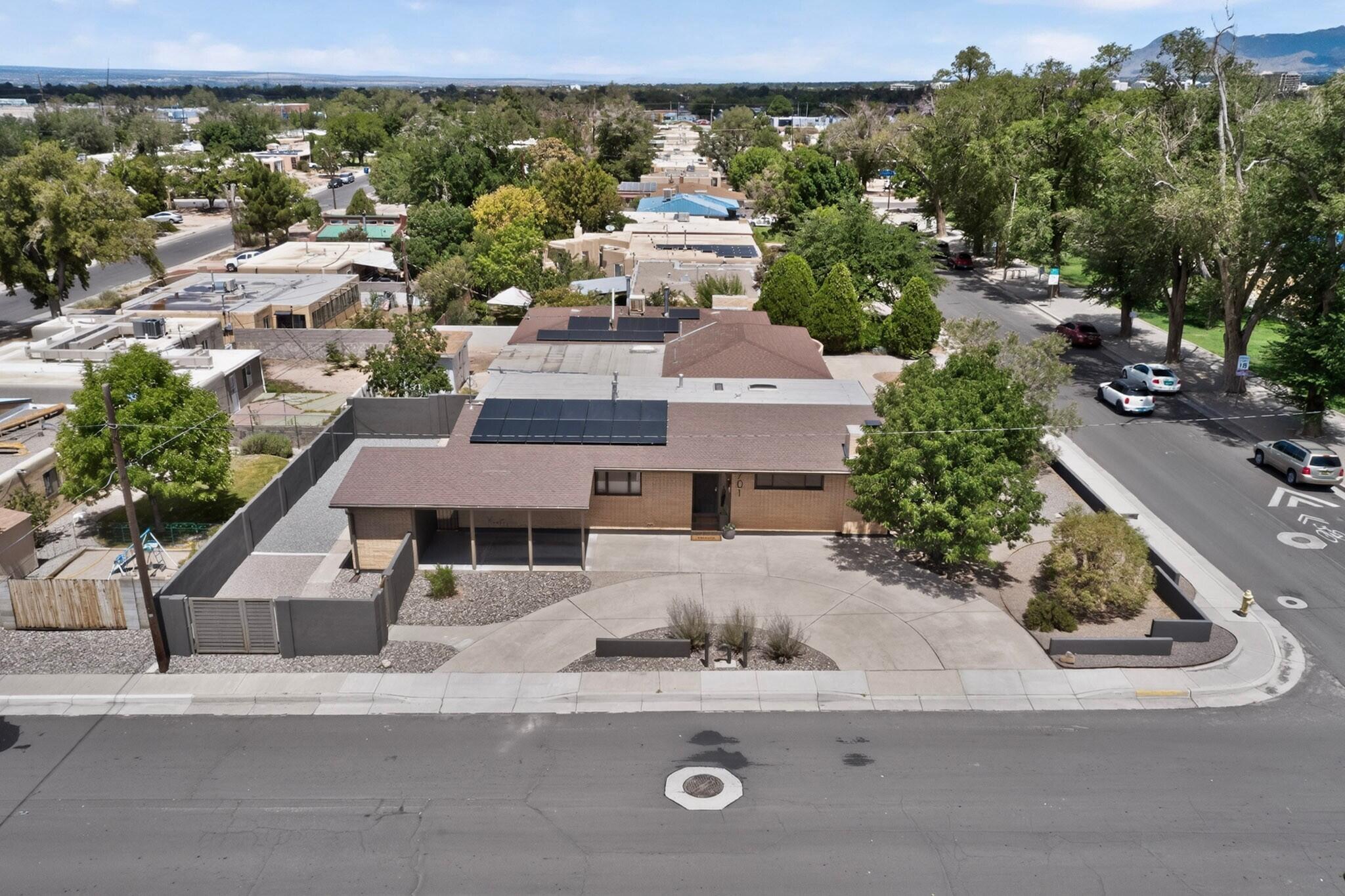 Photo 12 — 701 Alvarado Drive NE