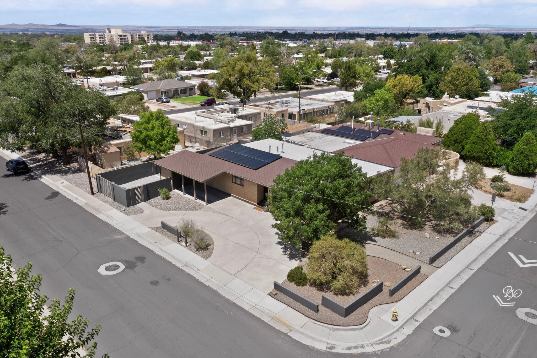 Photo 11 — 701 Alvarado Drive NE