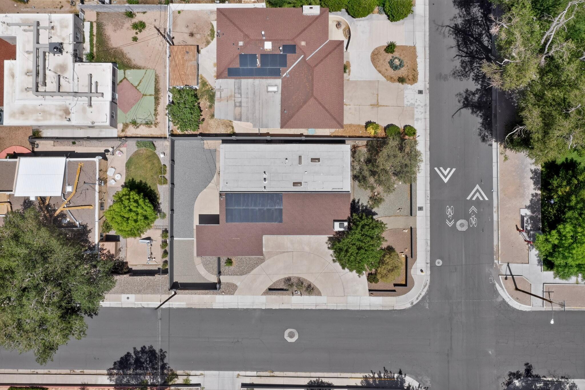 Photo 10 — 701 Alvarado Drive NE