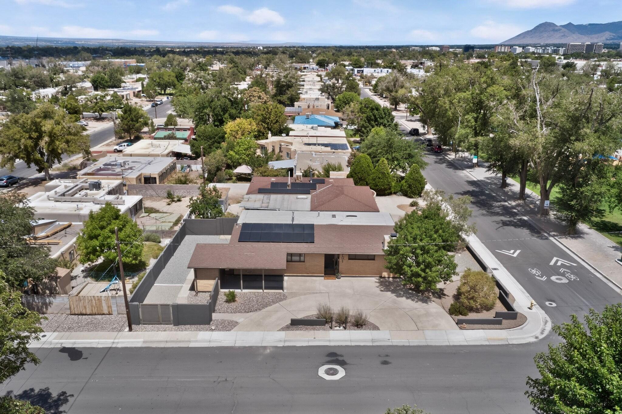 Photo 9 — 701 Alvarado Drive NE