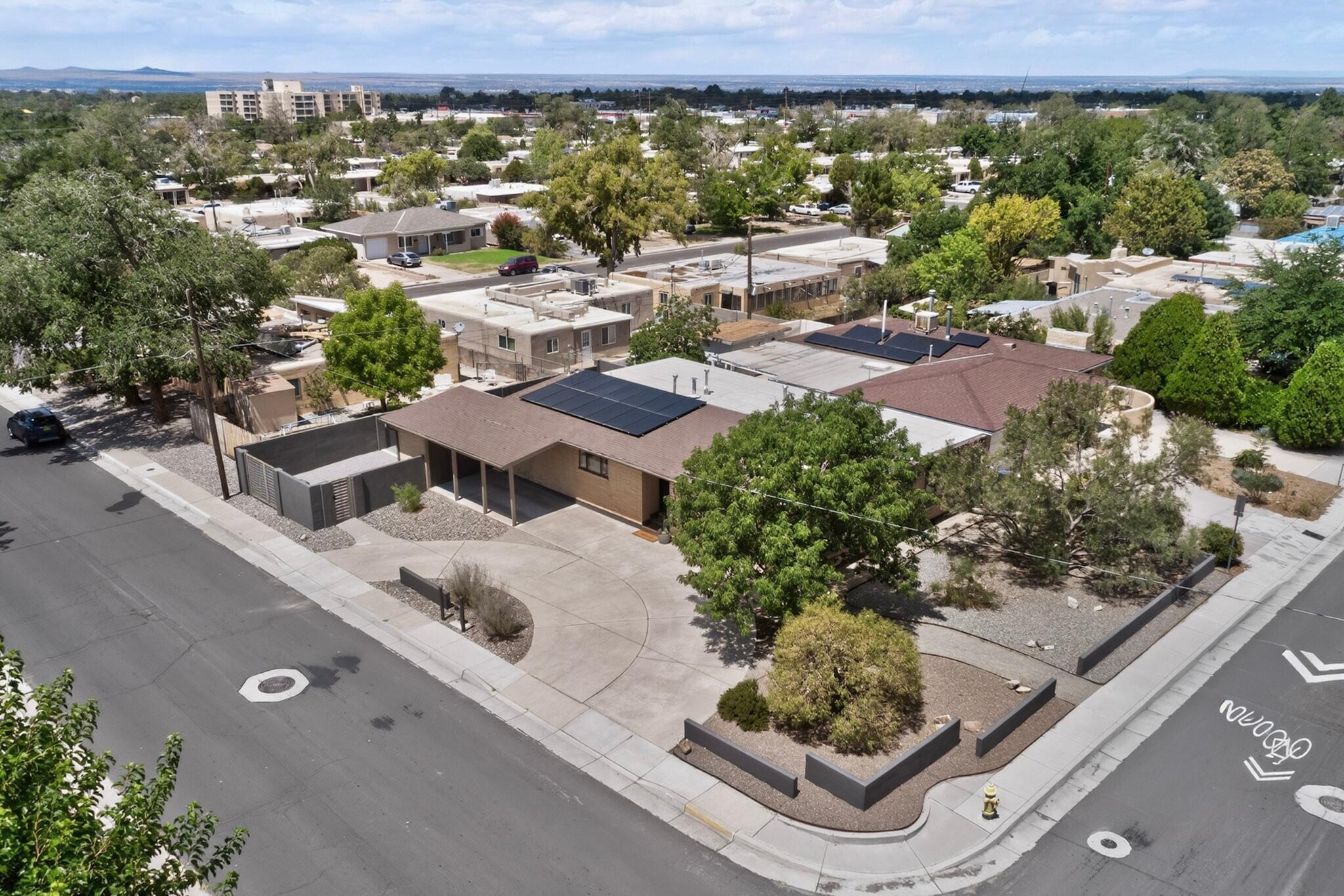 Photo 8 — 701 Alvarado Drive NE