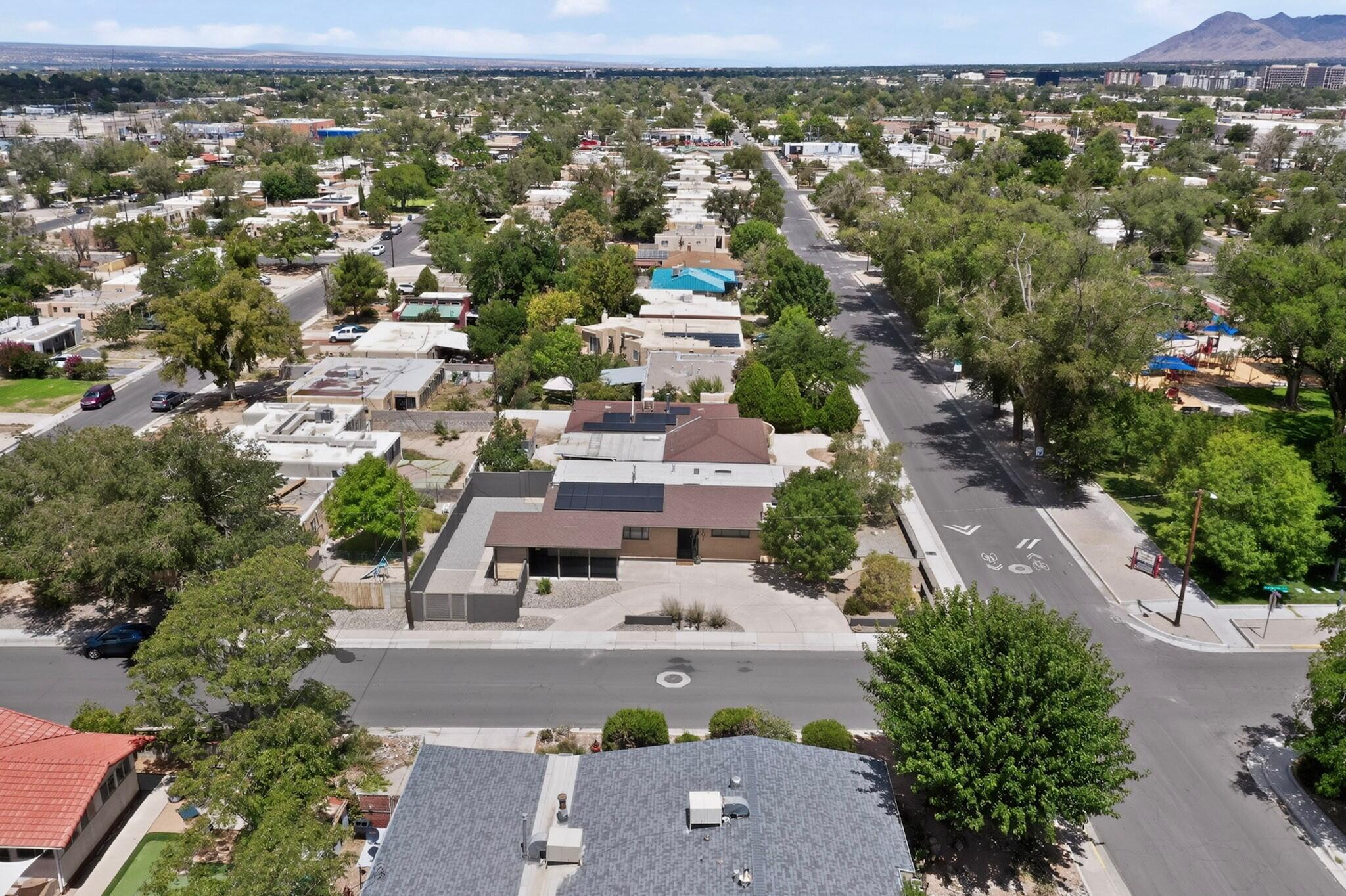 Photo 7 — 701 Alvarado Drive NE