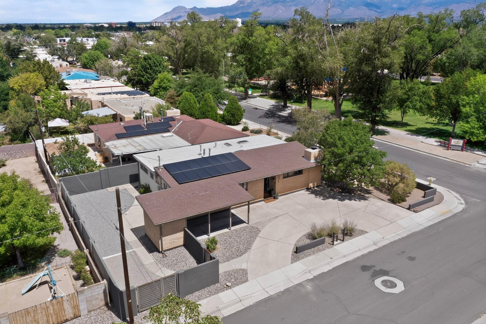Photo 6 — 701 Alvarado Drive NE