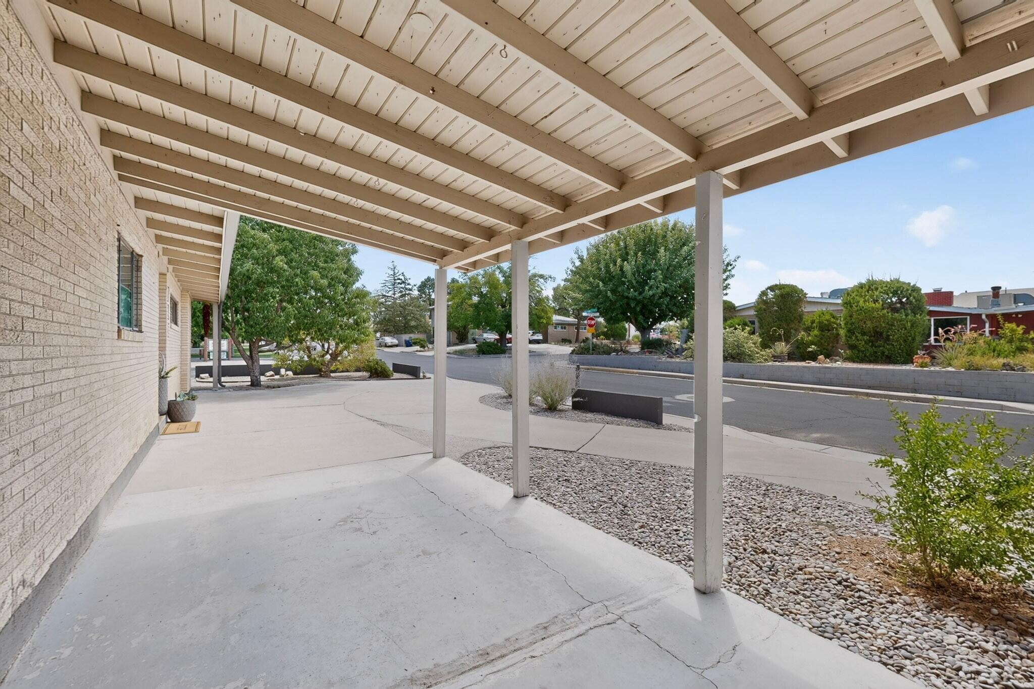 Photo 4 — 701 Alvarado Drive NE