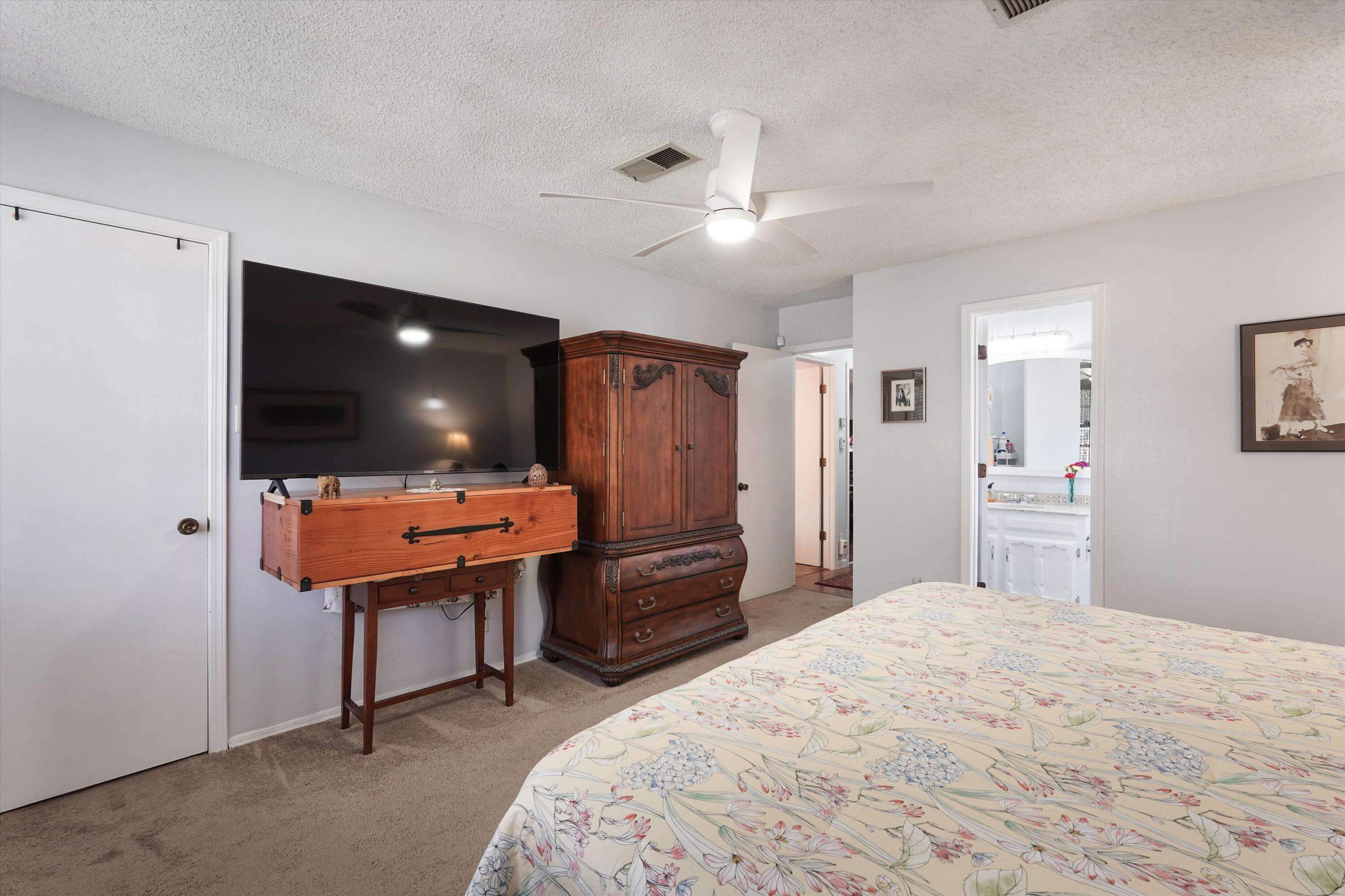 Photo 18 — 2509 Paisano Street NE