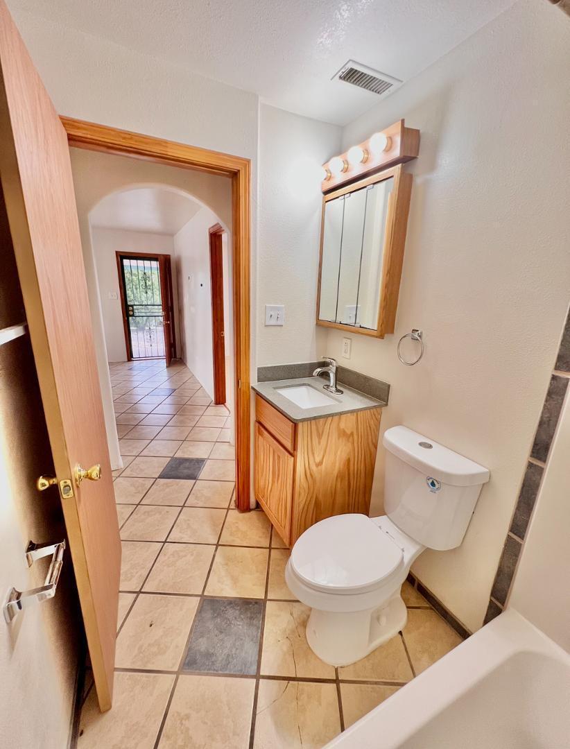 Photo 14 — 615 Candelaria Road NW