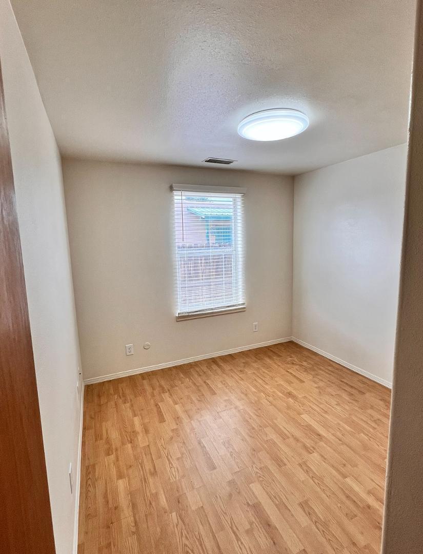 Photo 11 — 615 Candelaria Road NW