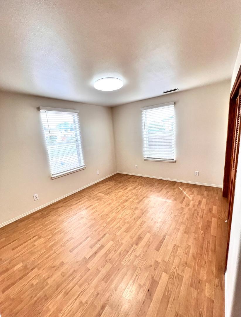 Photo 10 — 615 Candelaria Road NW