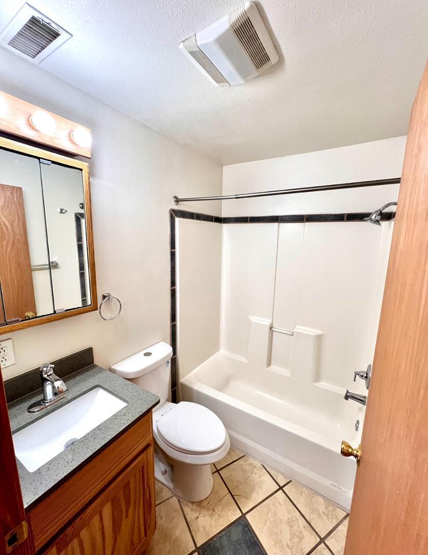 Photo 7 — 615 Candelaria Road NW