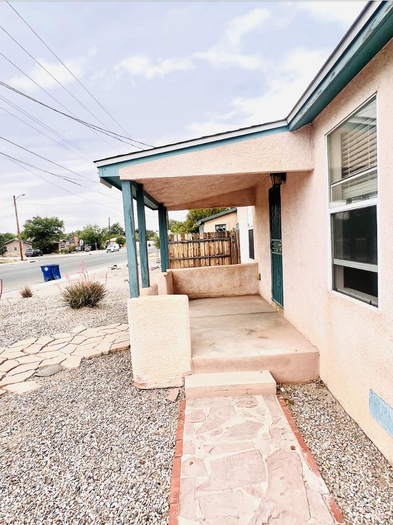 Photo 4 — 615 Candelaria Road NW
