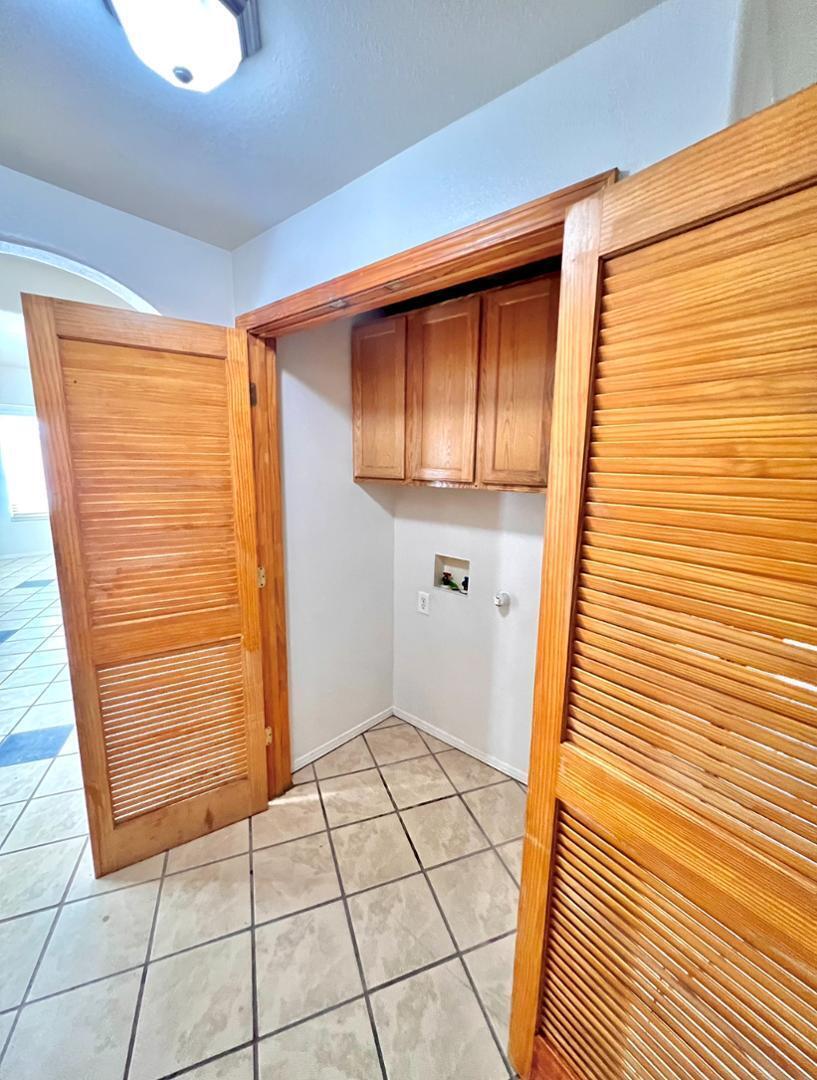 Photo 17 — 615 Candelaria Road NW