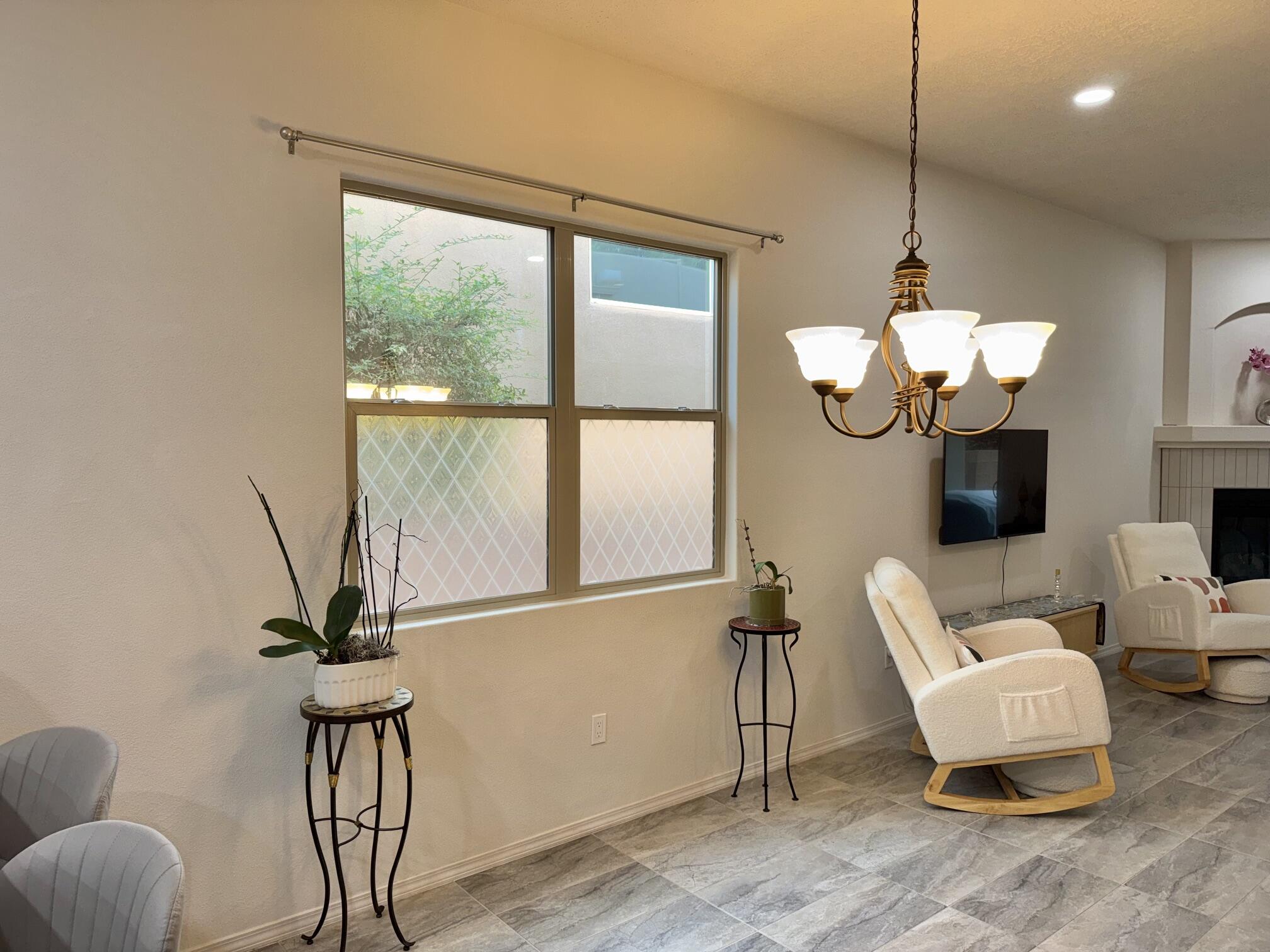 Photo 10 — 3245 Oakmount Drive SE