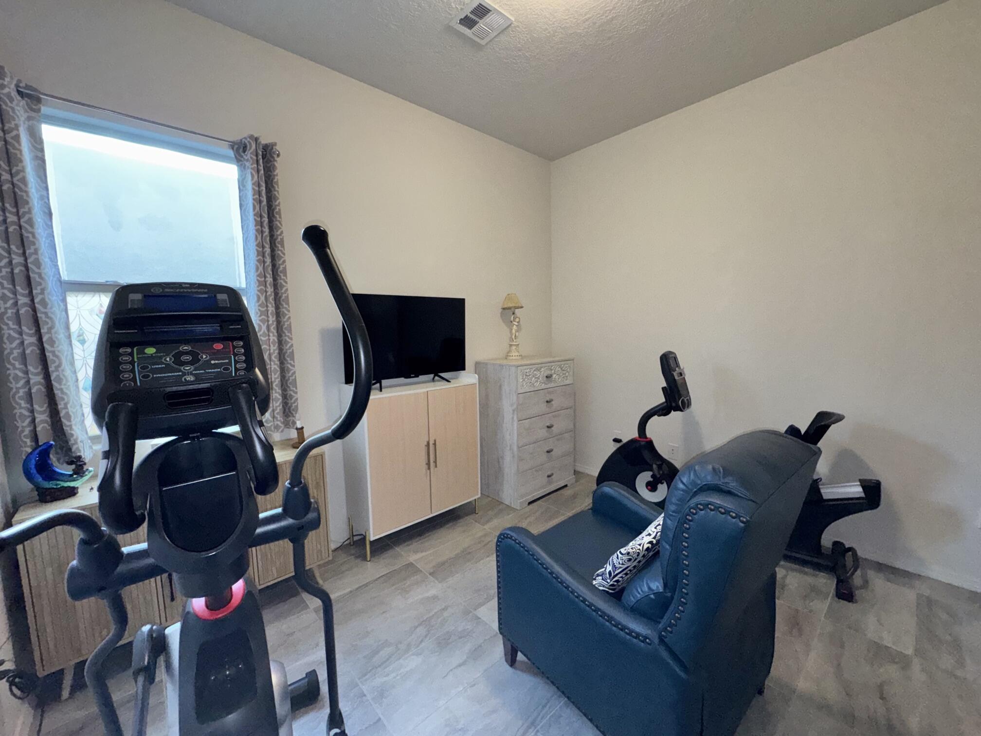 Photo 6 — 3245 Oakmount Drive SE