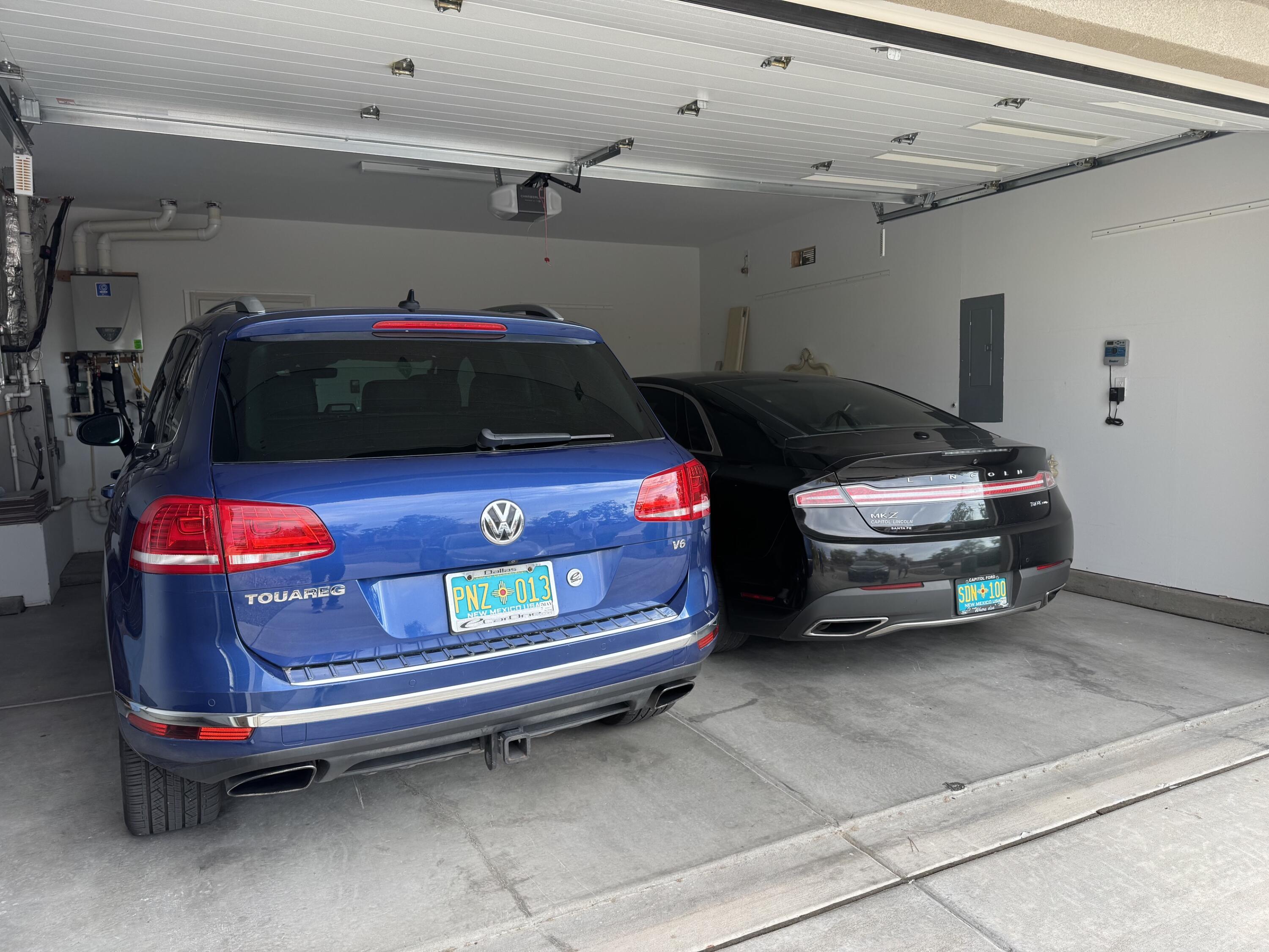 Photo 3 — 3245 Oakmount Drive SE