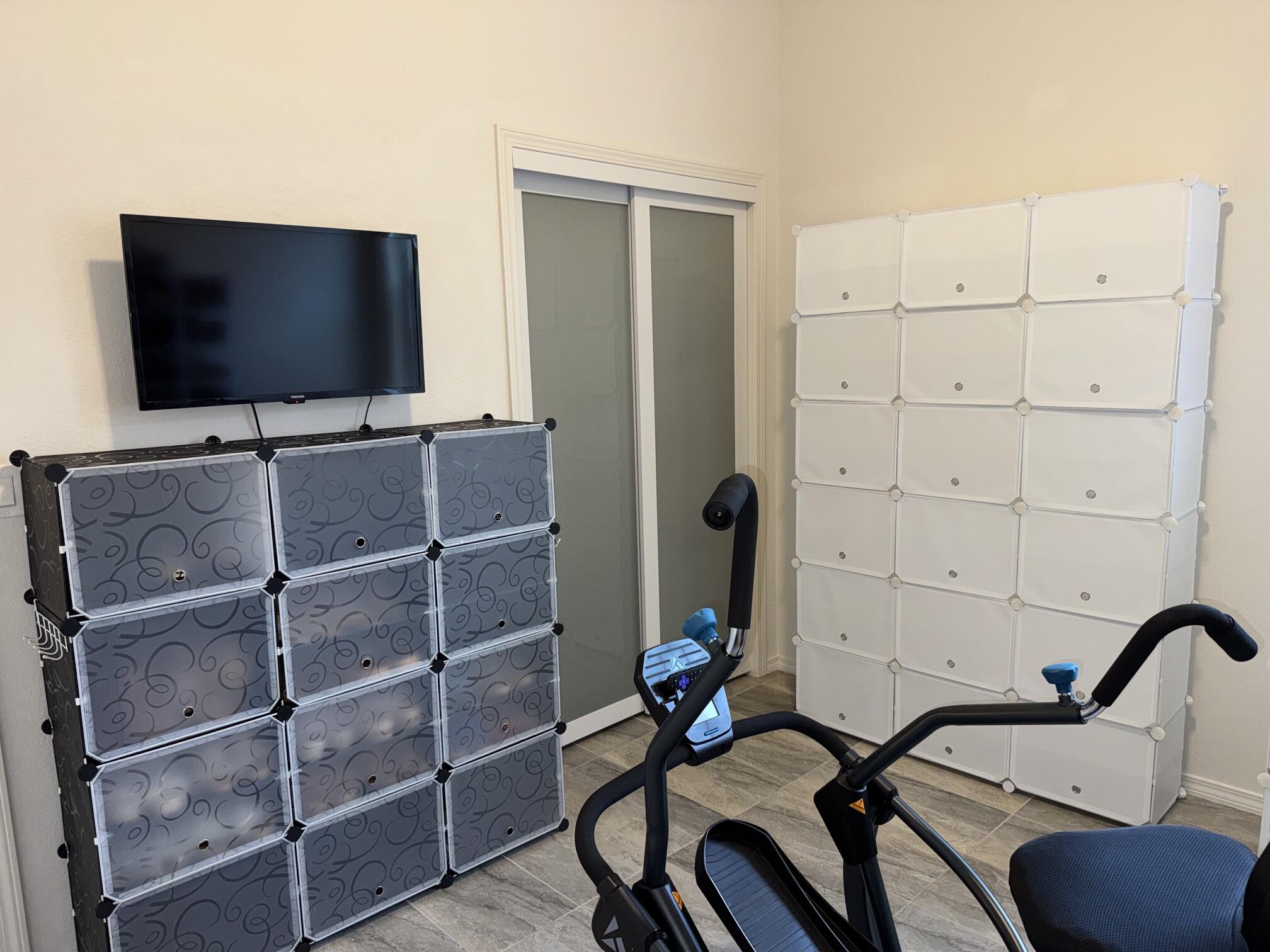 Photo 2 — 3245 Oakmount Drive SE