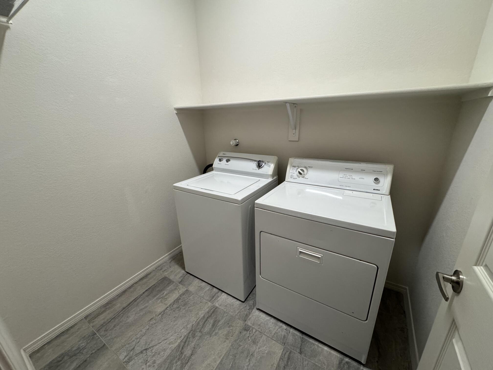 Photo 4 — 3245 Oakmount Drive SE
