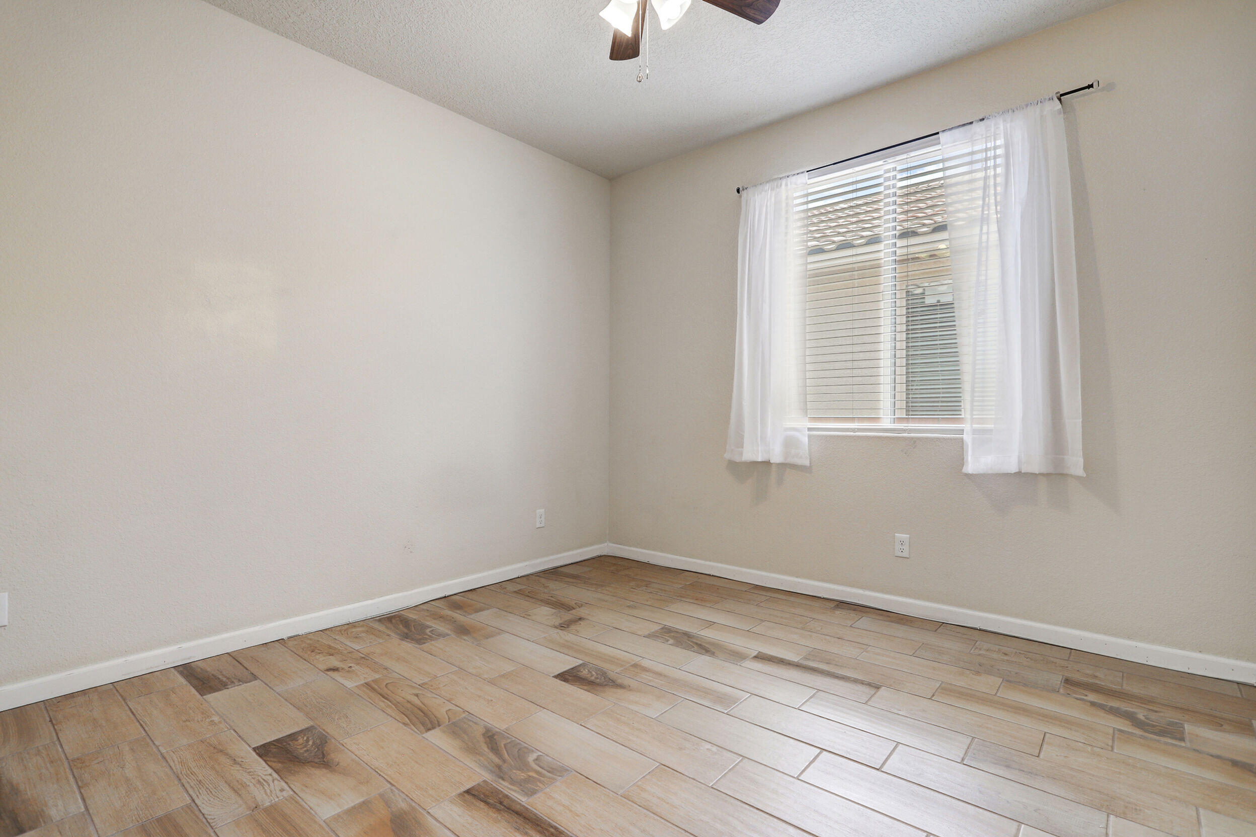 Photo 10 — 4920 Calle Espana NW