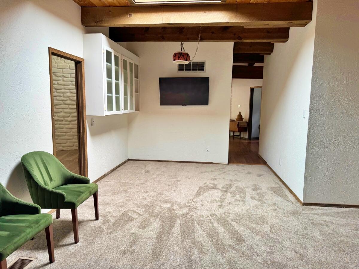 Photo 19 — 931 Camino Ranchitos NW