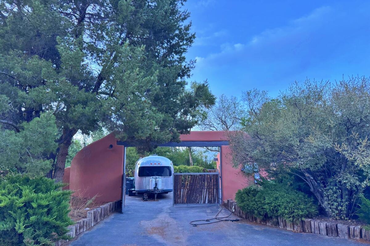 Photo 12 — 931 Camino Ranchitos NW