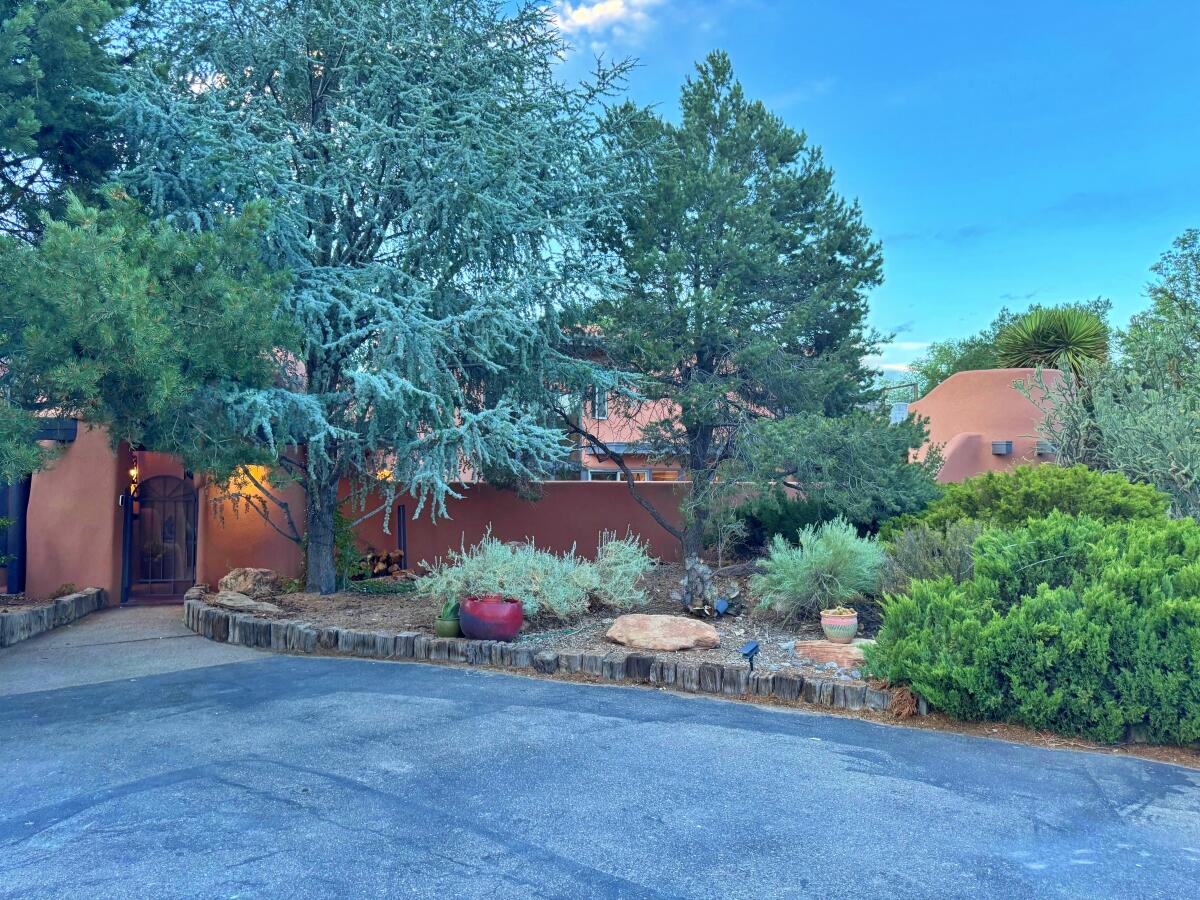 Photo 10 — 931 Camino Ranchitos NW