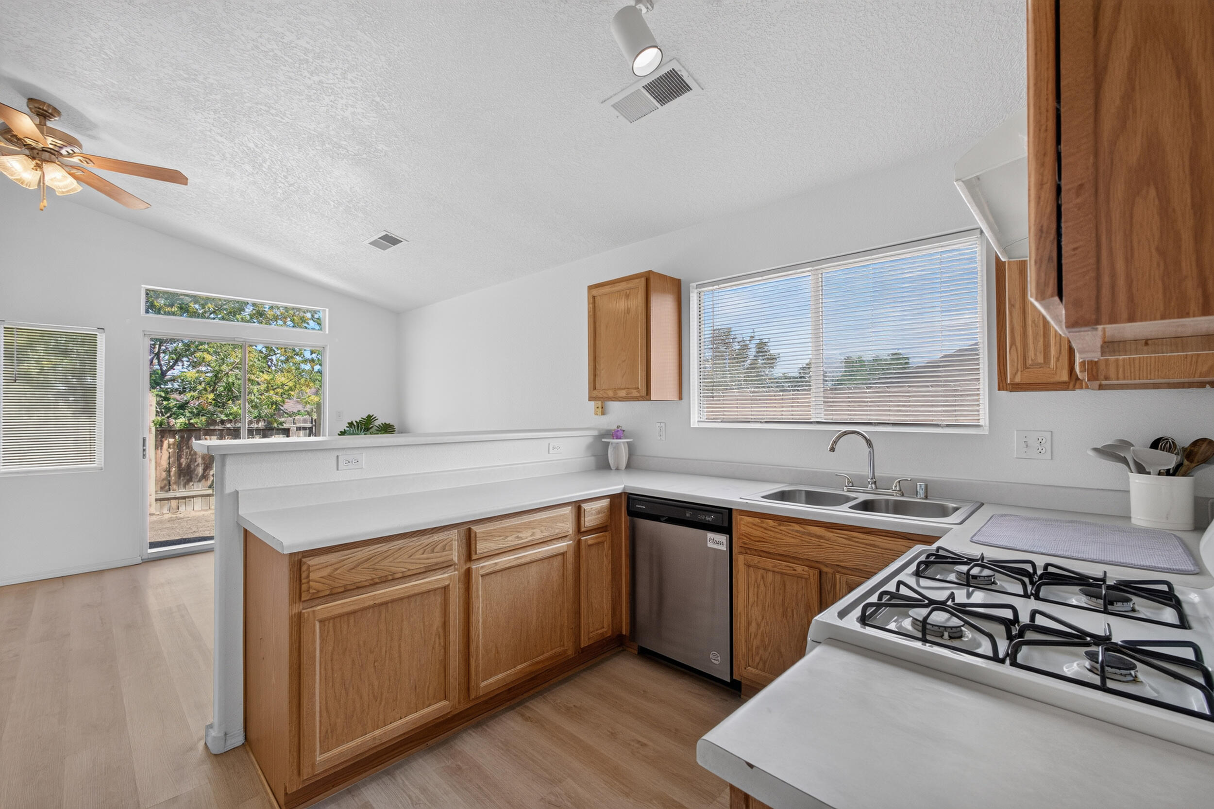 Photo 18 — 632 Saddle Blanket Trail SW