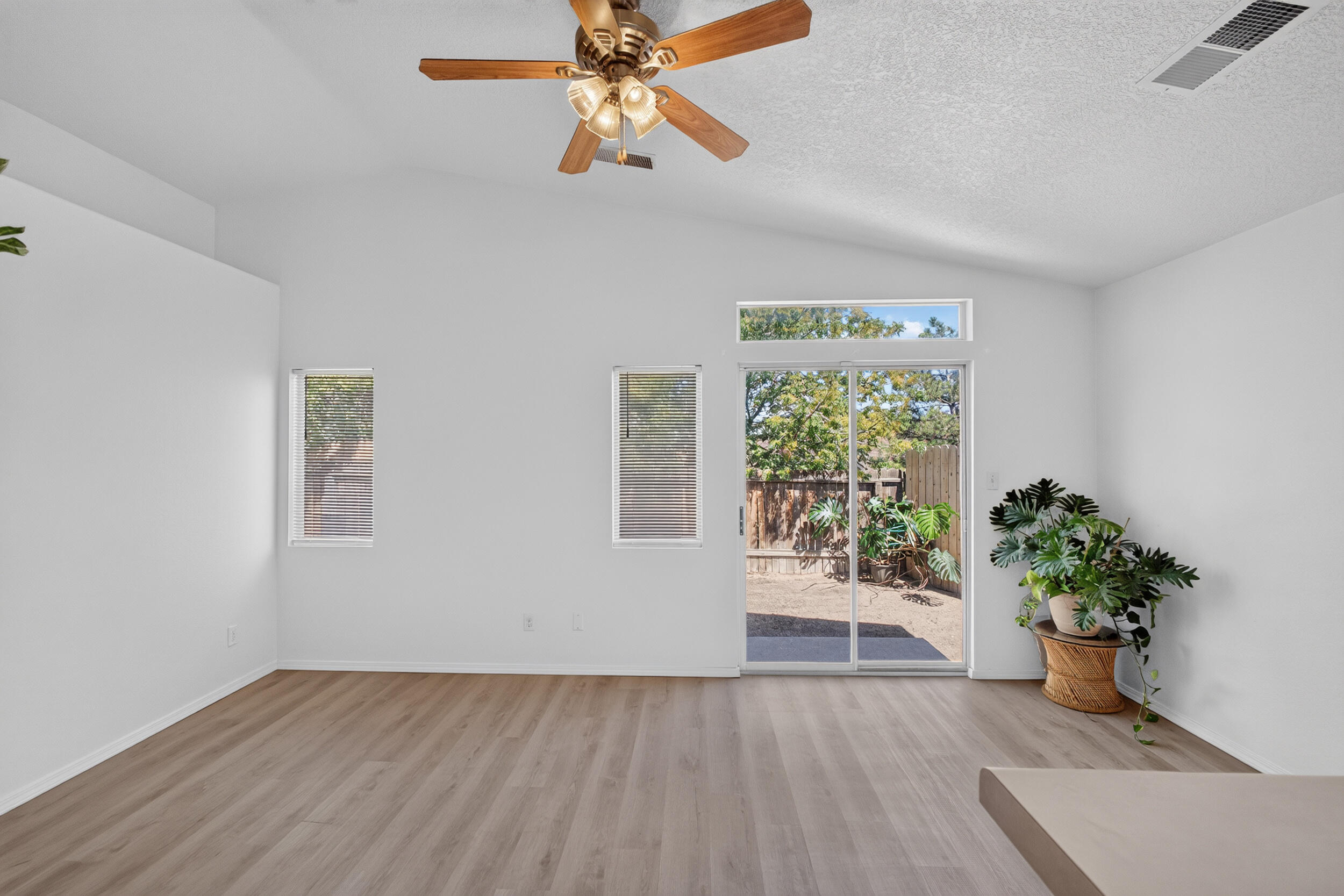 Photo 17 — 632 Saddle Blanket Trail SW