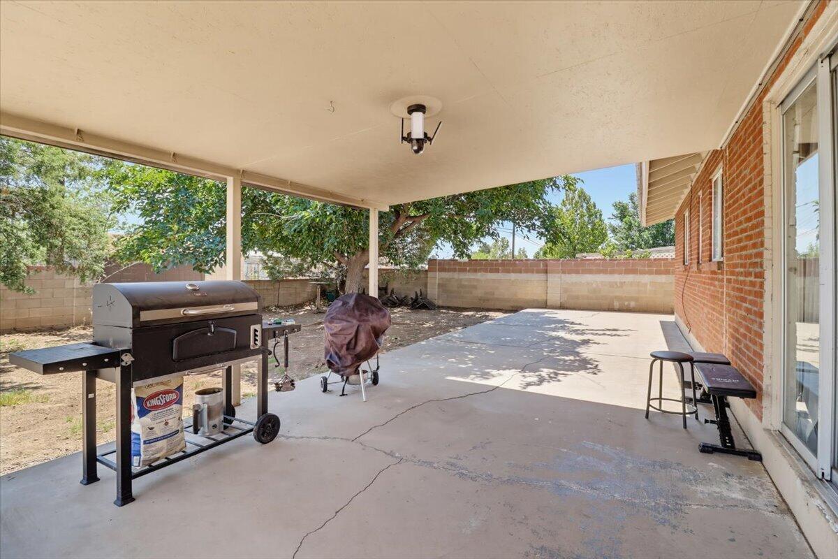 Photo 14 — 2326 Stevens Drive NE