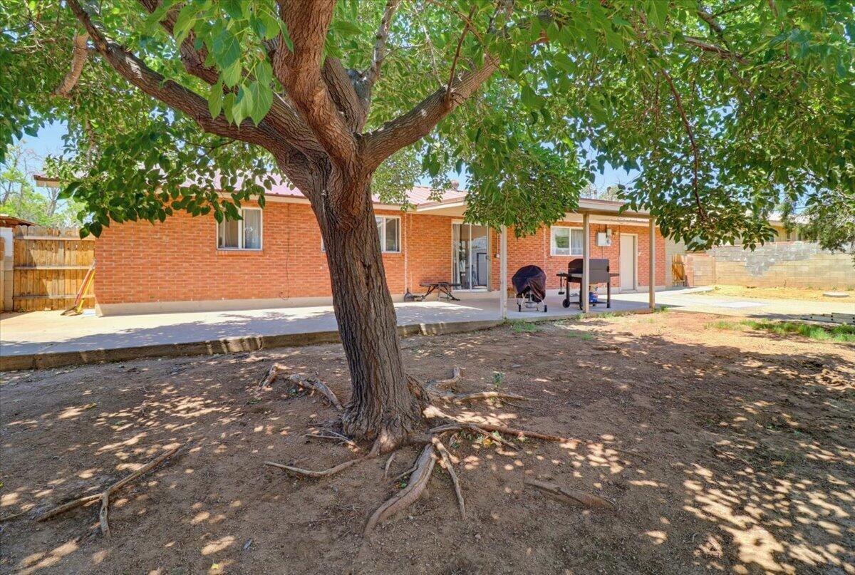 Photo 12 — 2326 Stevens Drive NE