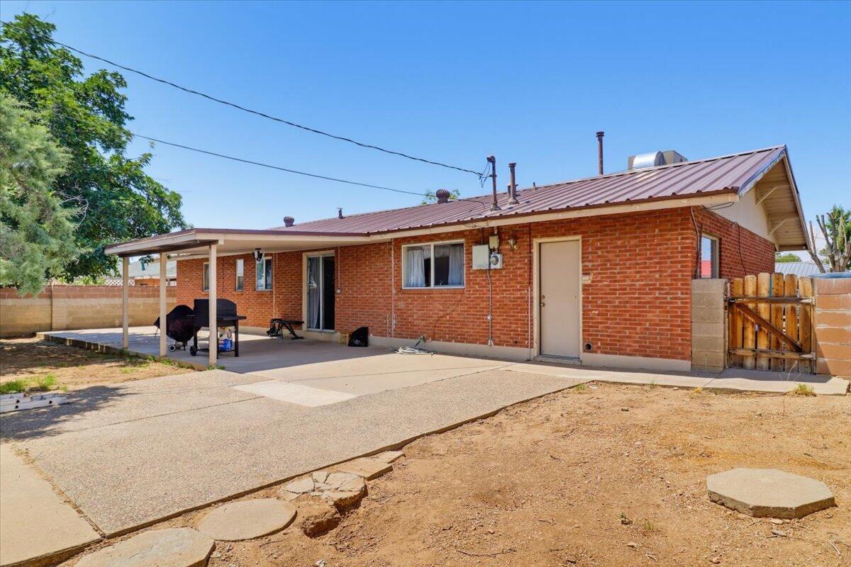Photo 11 — 2326 Stevens Drive NE