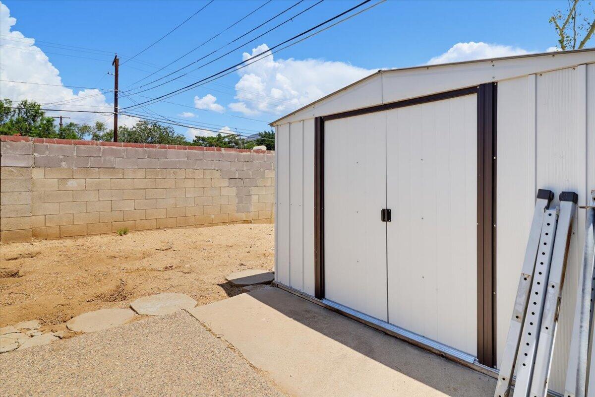 Photo 10 — 2326 Stevens Drive NE