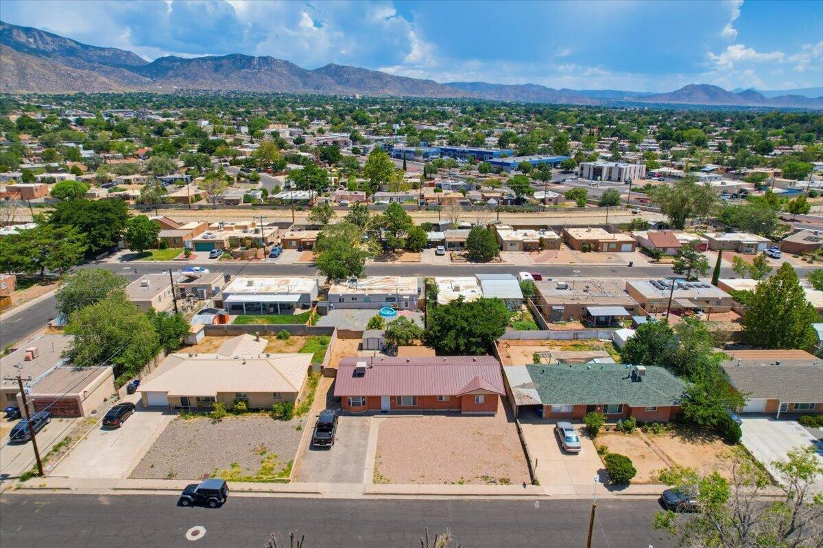 Photo 4 — 2326 Stevens Drive NE
