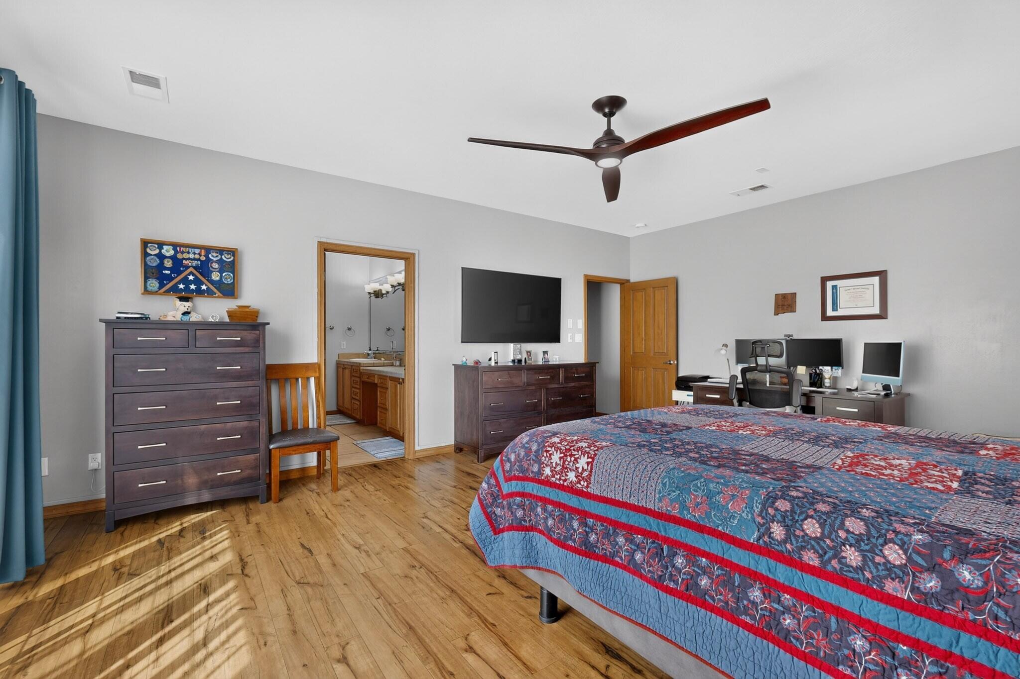 Photo 8 — 1610 Western Hills Drive SE