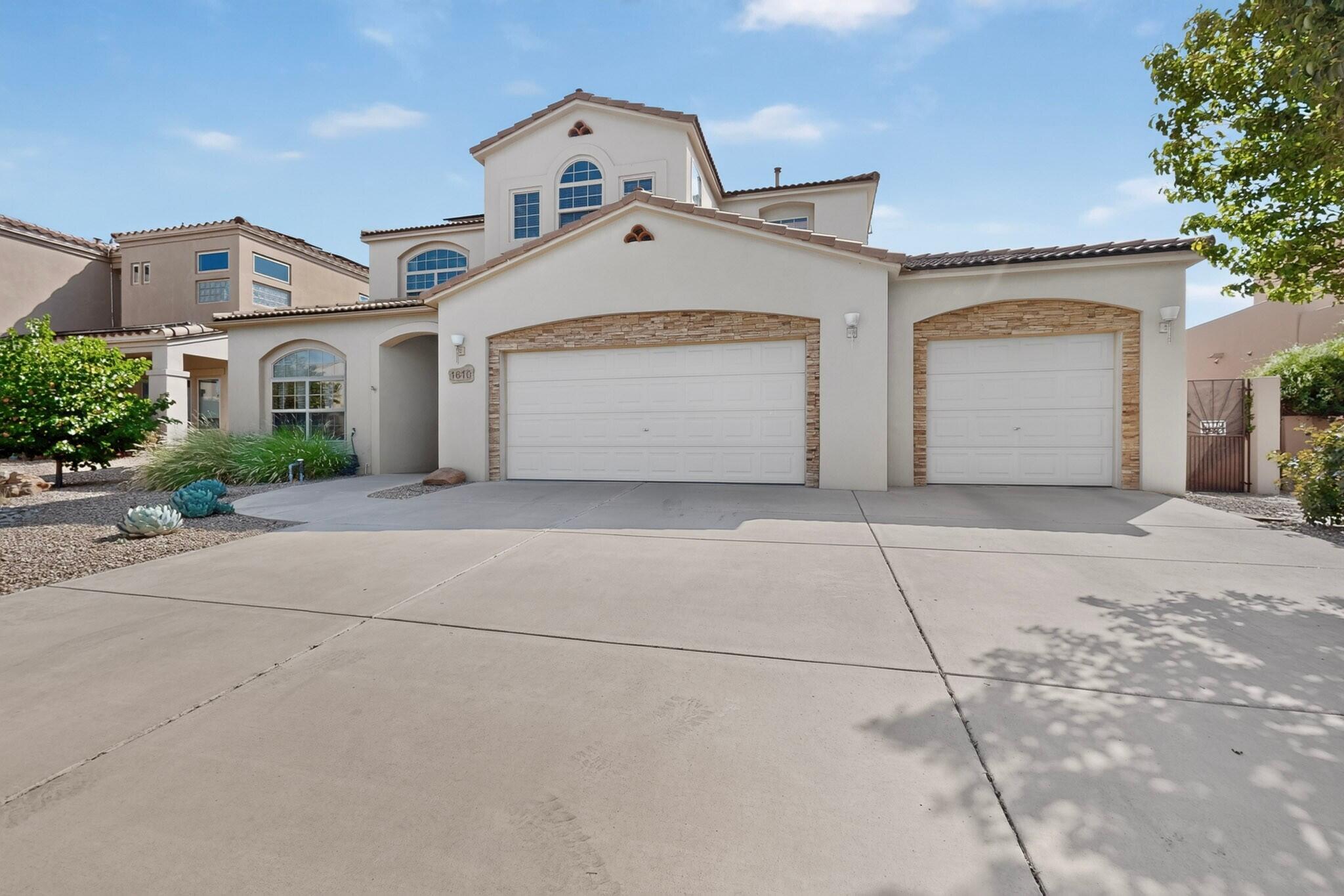Photo 3 — 1610 Western Hills Drive SE