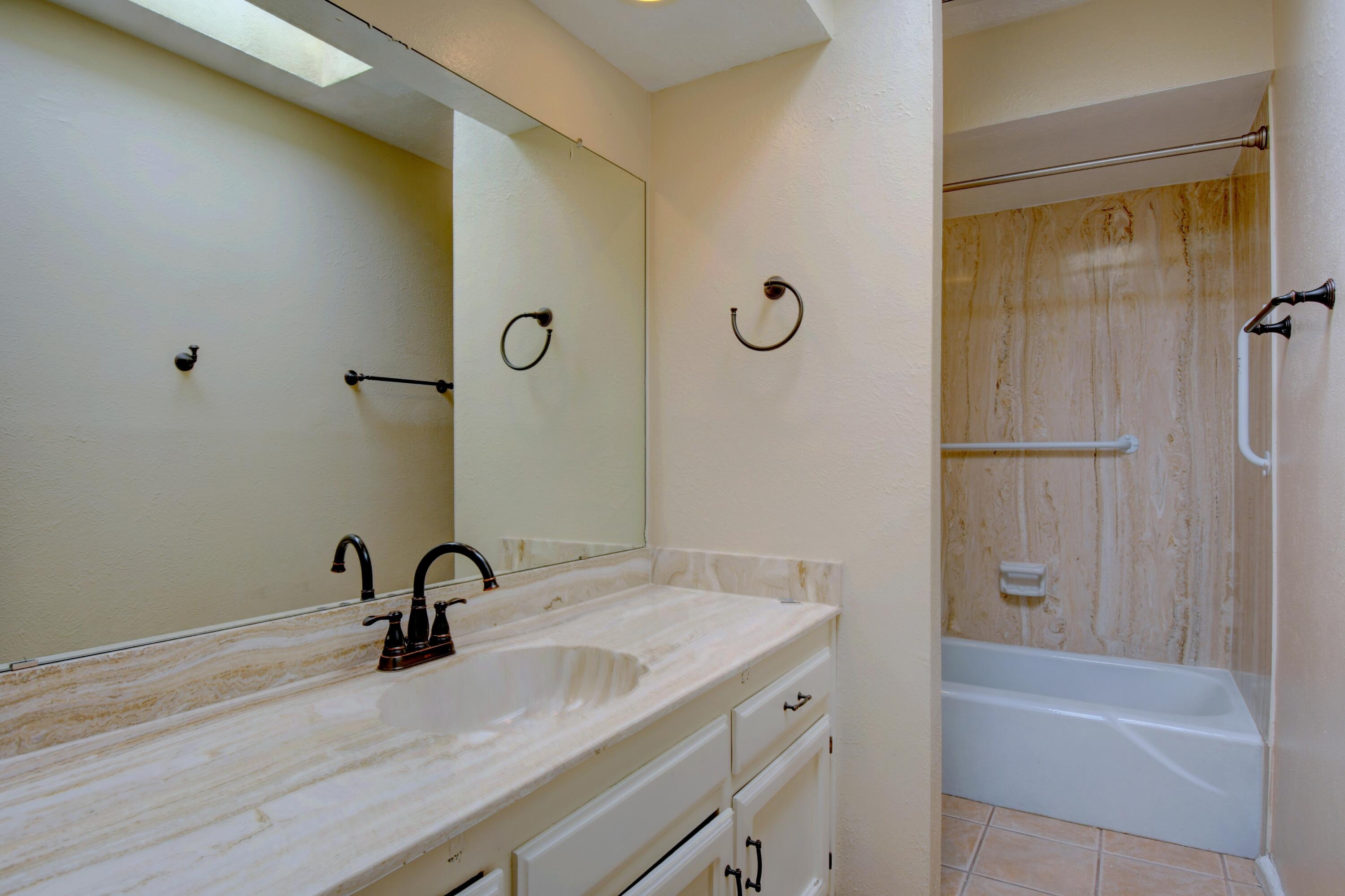 Photo 4 — 8906 Spain Road NE