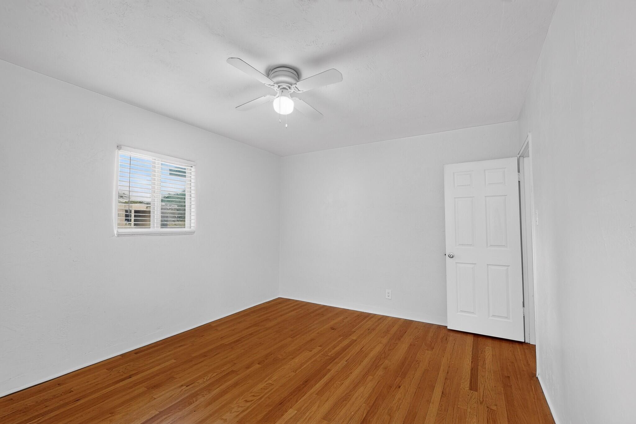 Photo 12 — 1409 Princeton Drive SE