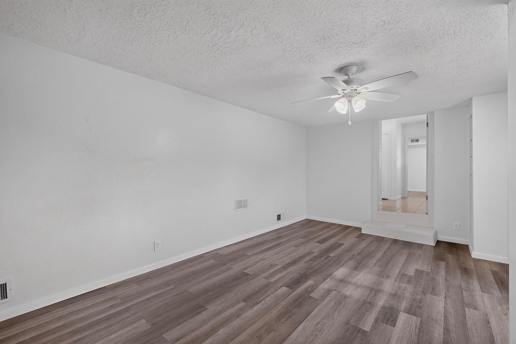 Photo 9 — 1409 Princeton Drive SE