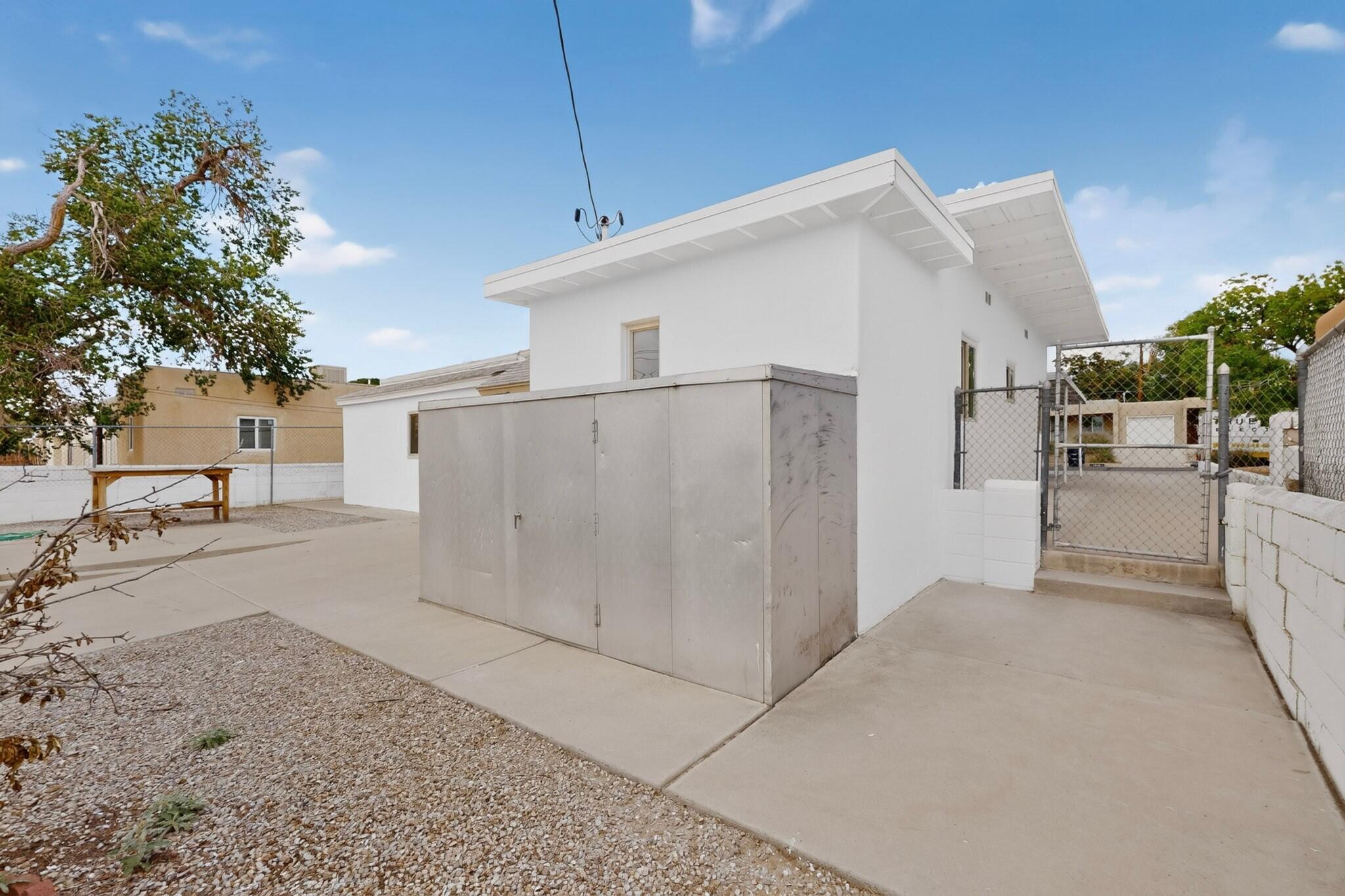 Photo 3 — 1409 Princeton Drive SE