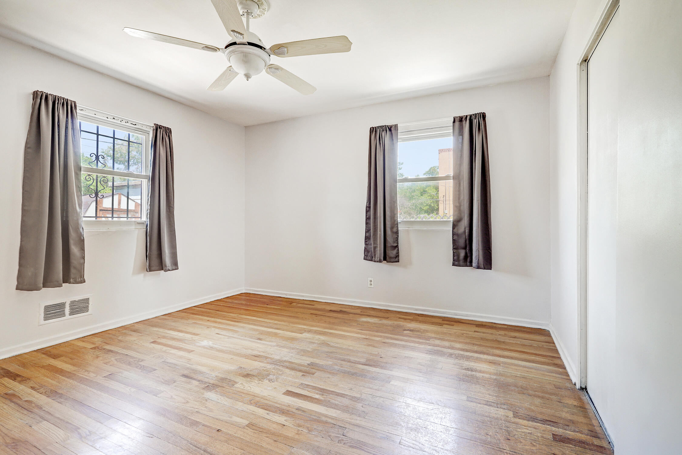 Photo 11 — 3815 Anderson Avenue SE