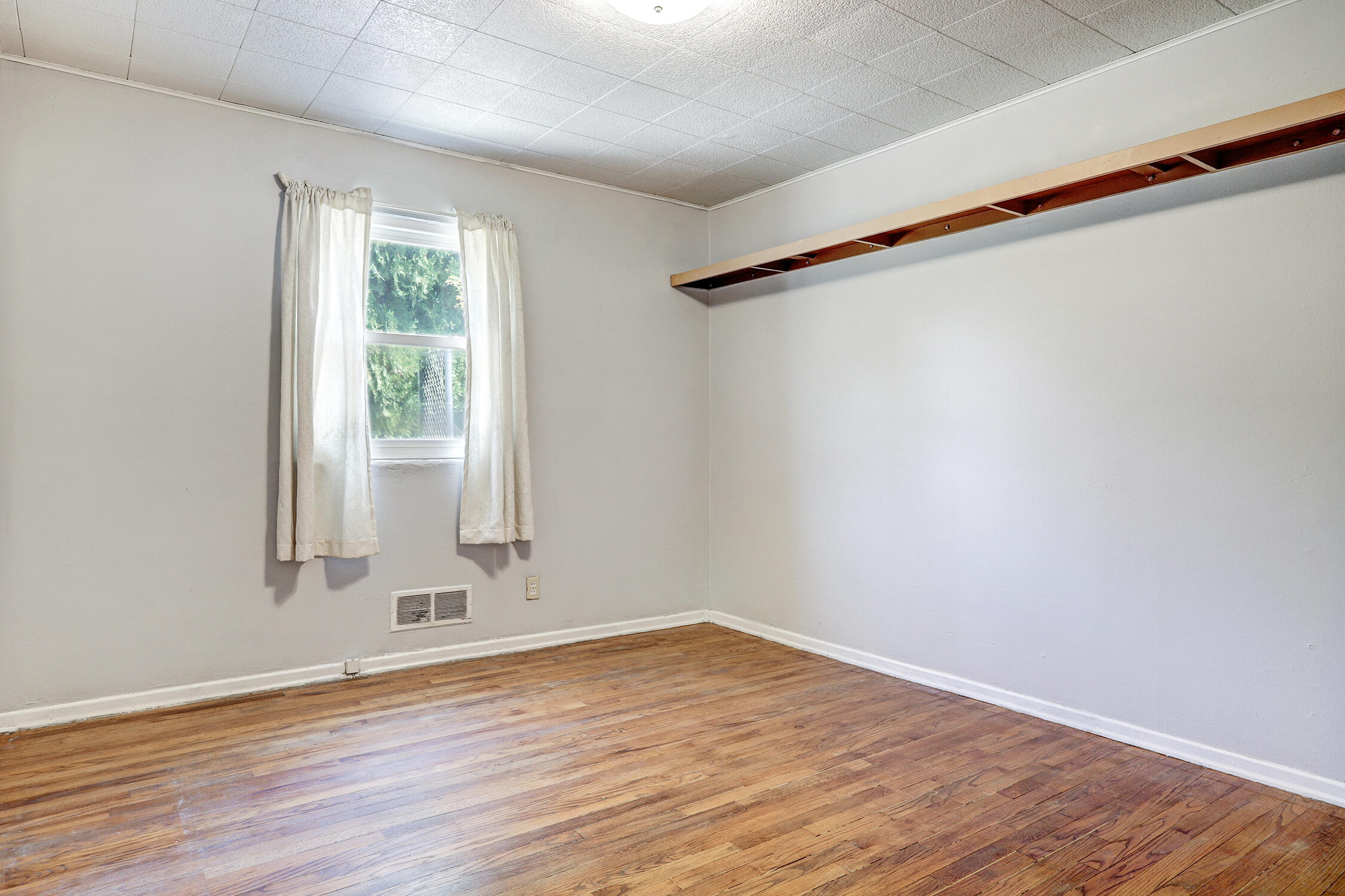 Photo 9 — 3815 Anderson Avenue SE