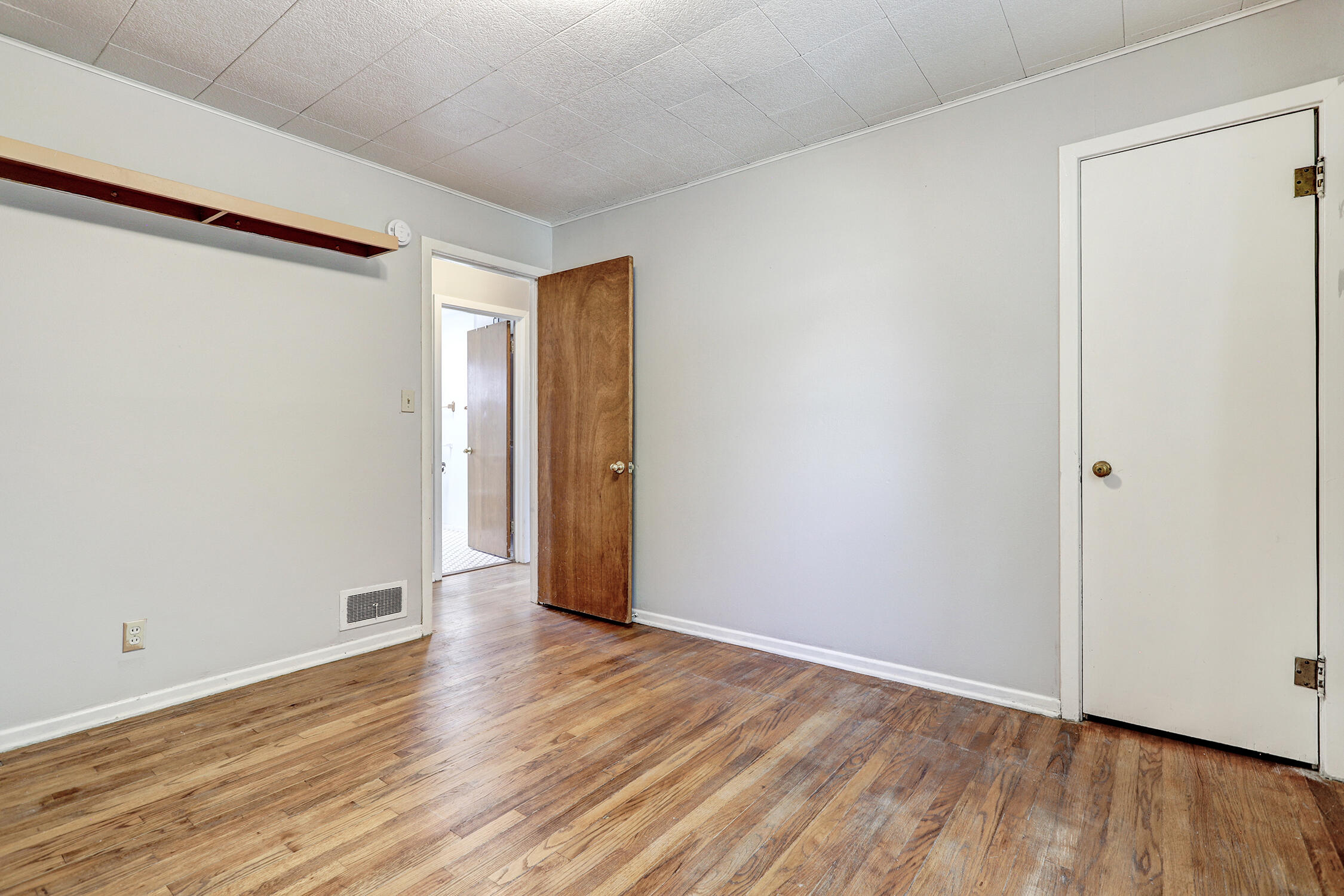 Photo 8 — 3815 Anderson Avenue SE