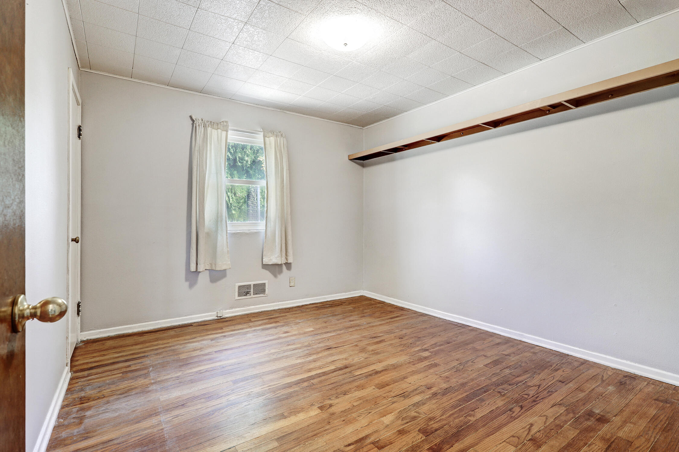 Photo 7 — 3815 Anderson Avenue SE