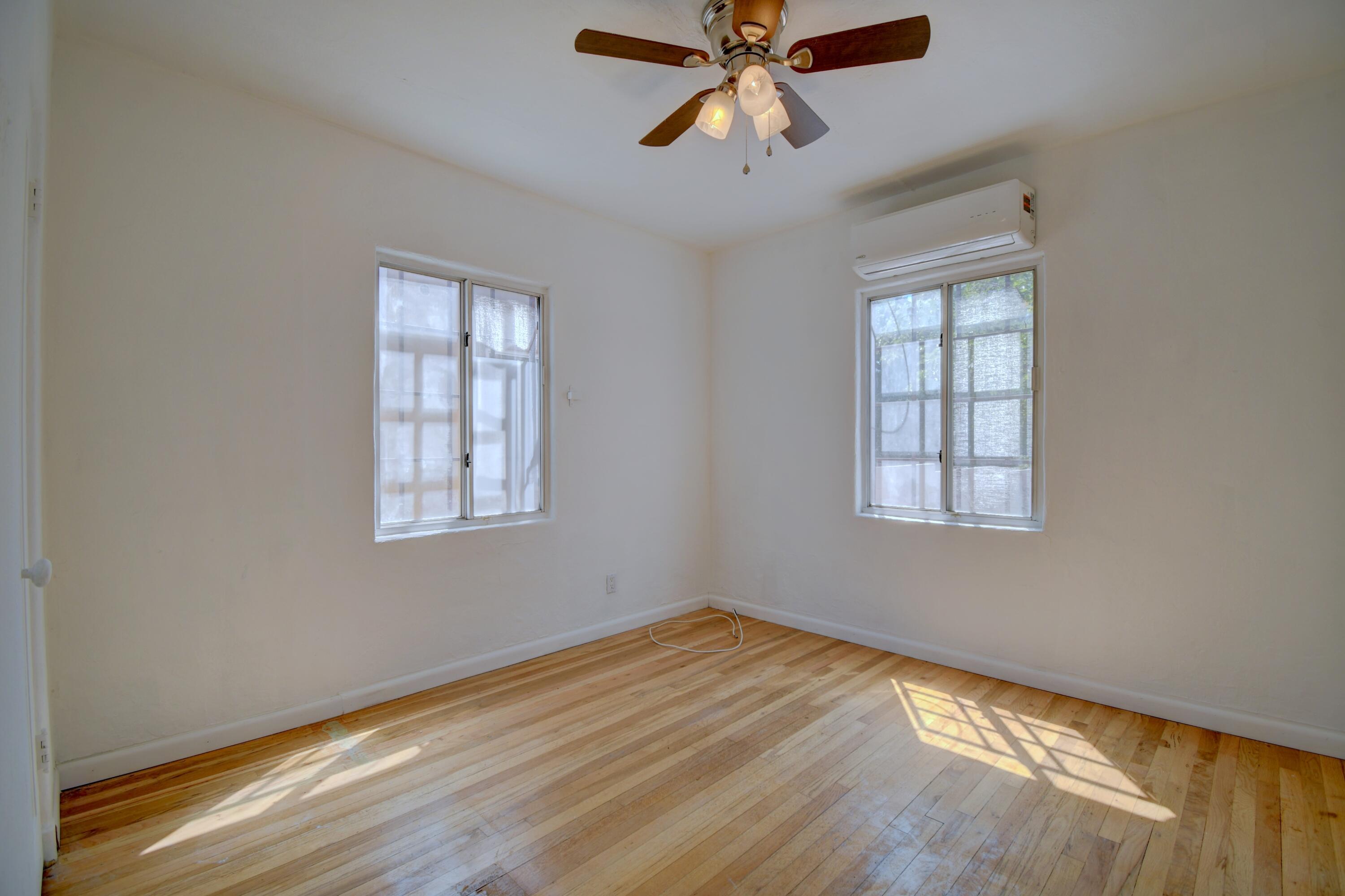 Photo 14 — 303 Tulane Drive SE