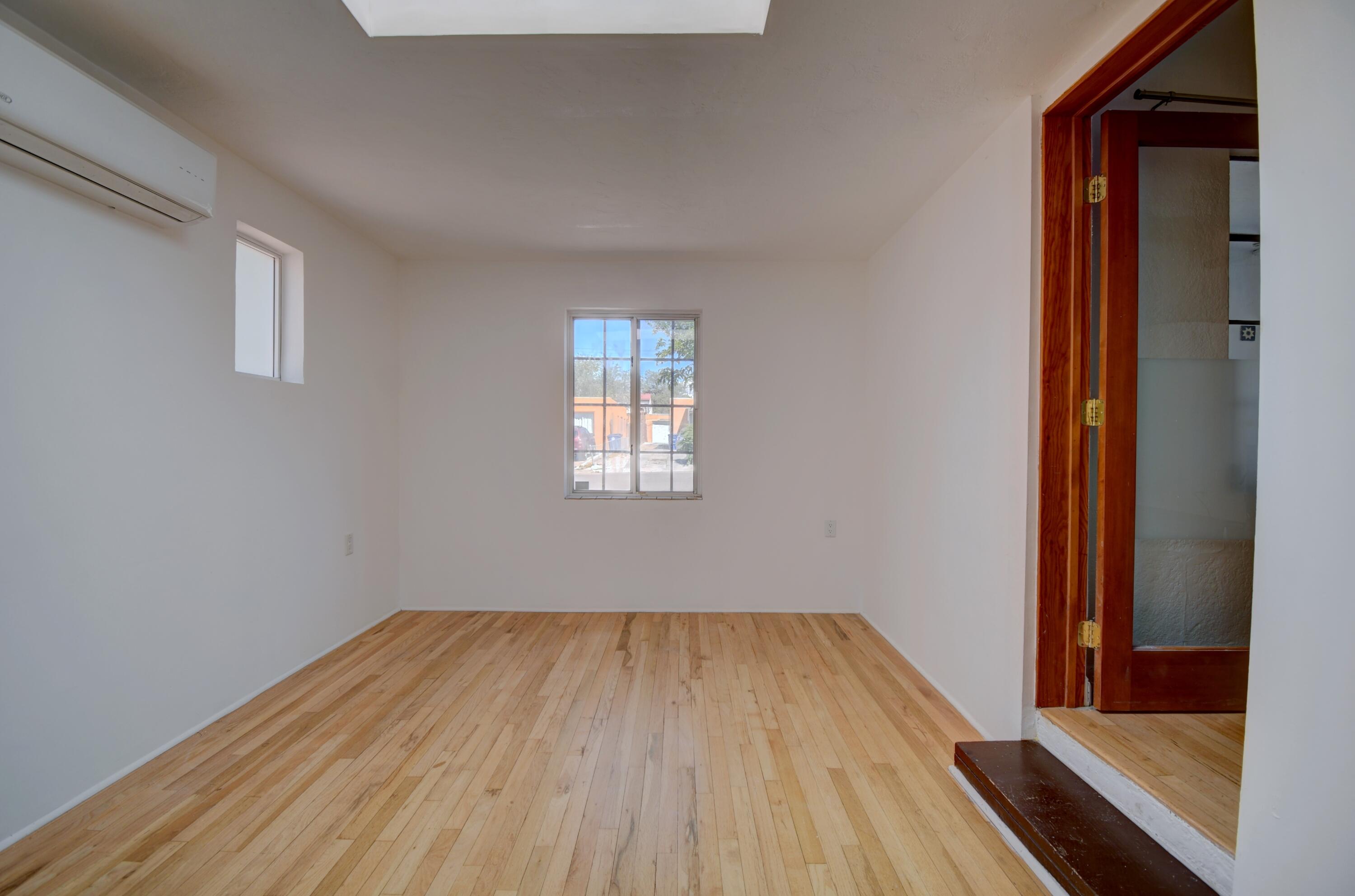 Photo 12 — 303 Tulane Drive SE