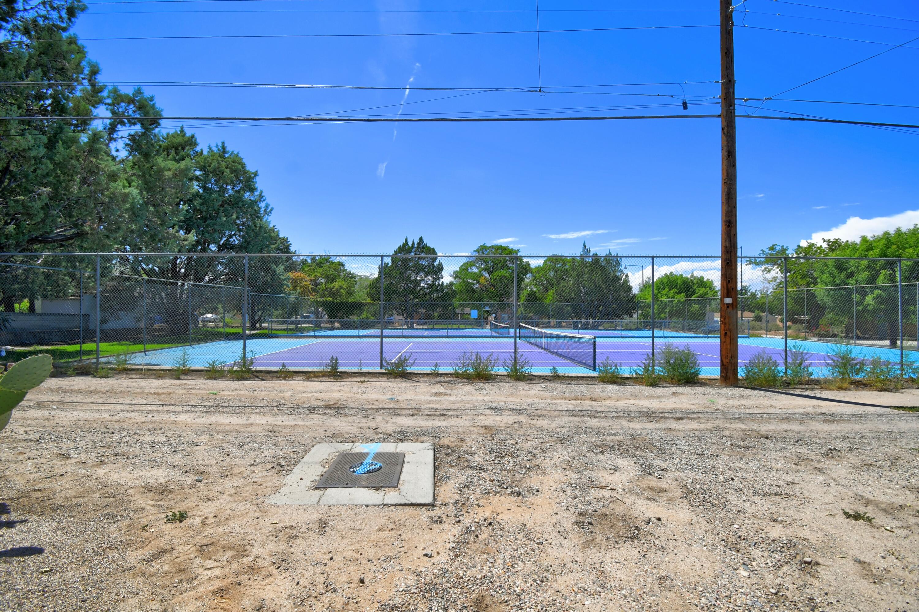 Photo 5 — 303 Tulane Drive SE