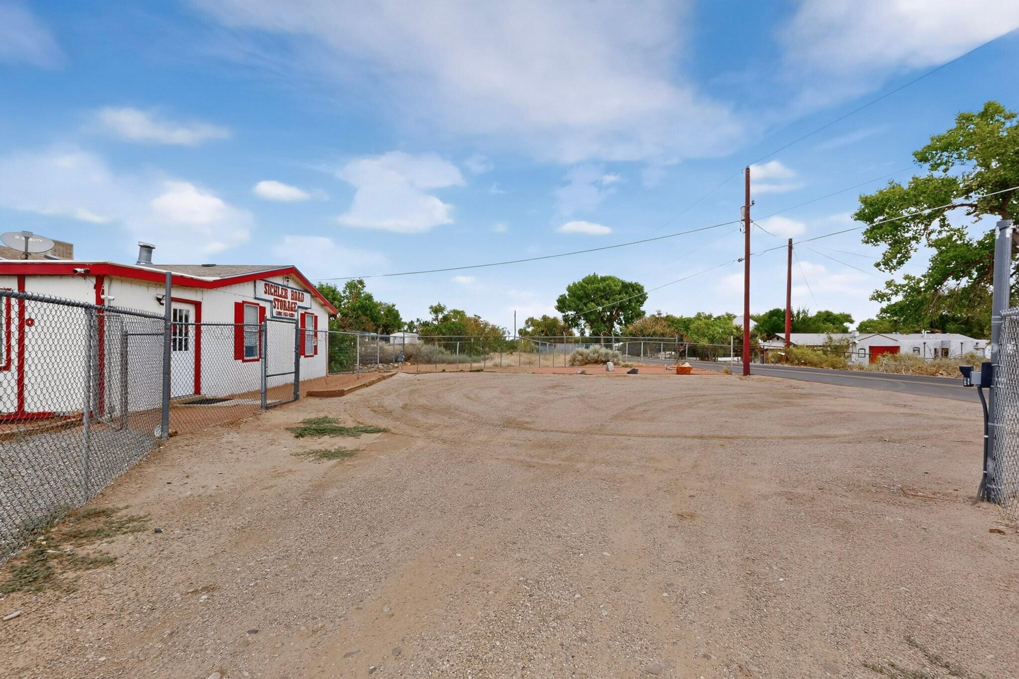 Photo 14 — 1785 Sichler Road SW