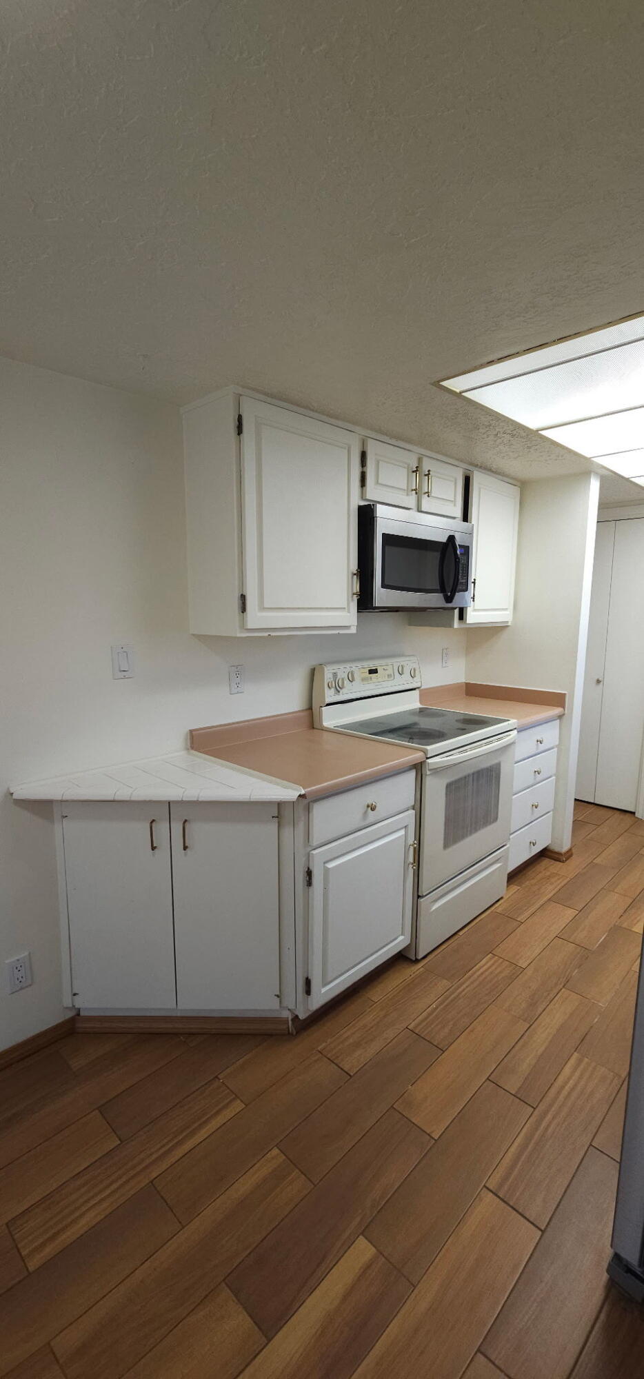 Photo 18 — 642 Lakeview Circle SE